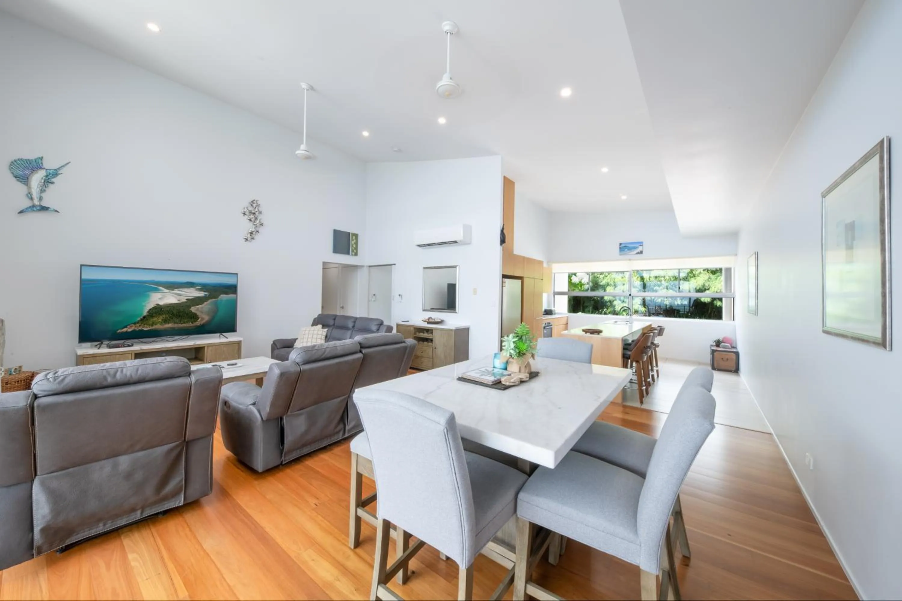 TV and multimedia in Azure Sea Whitsunday Resort