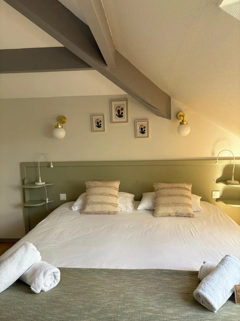 Bed in Residence Croma