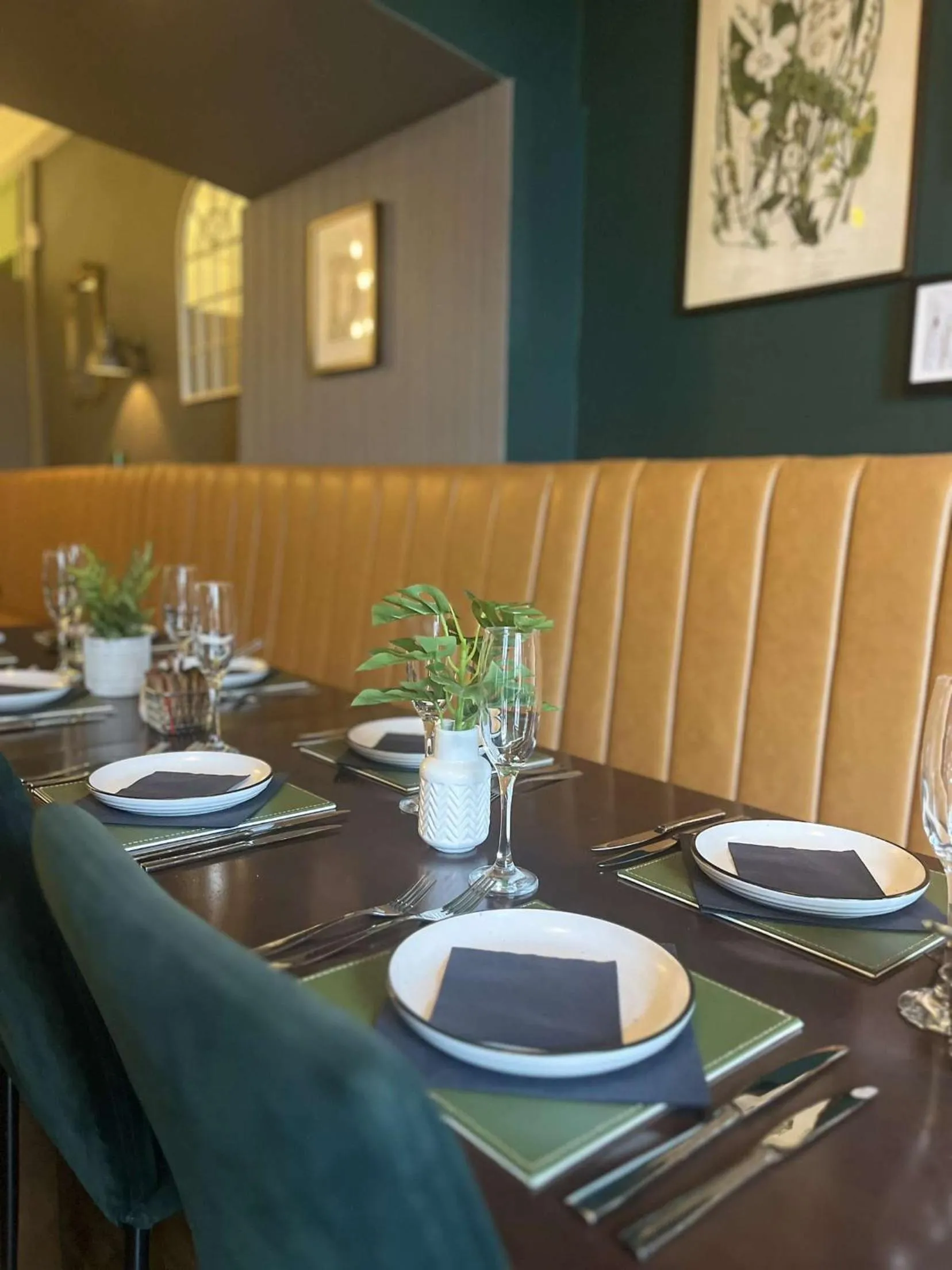 Restaurant/places to eat in The Lawns Hotel