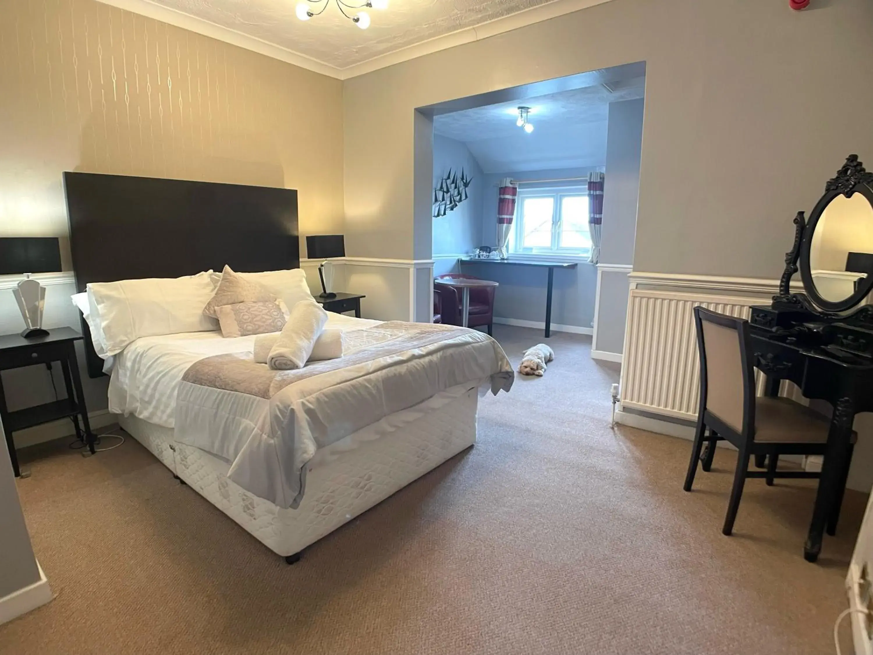 Deluxe Double Room in The Lawns Hotel Deluxe Double Room in The Lawns Hotel