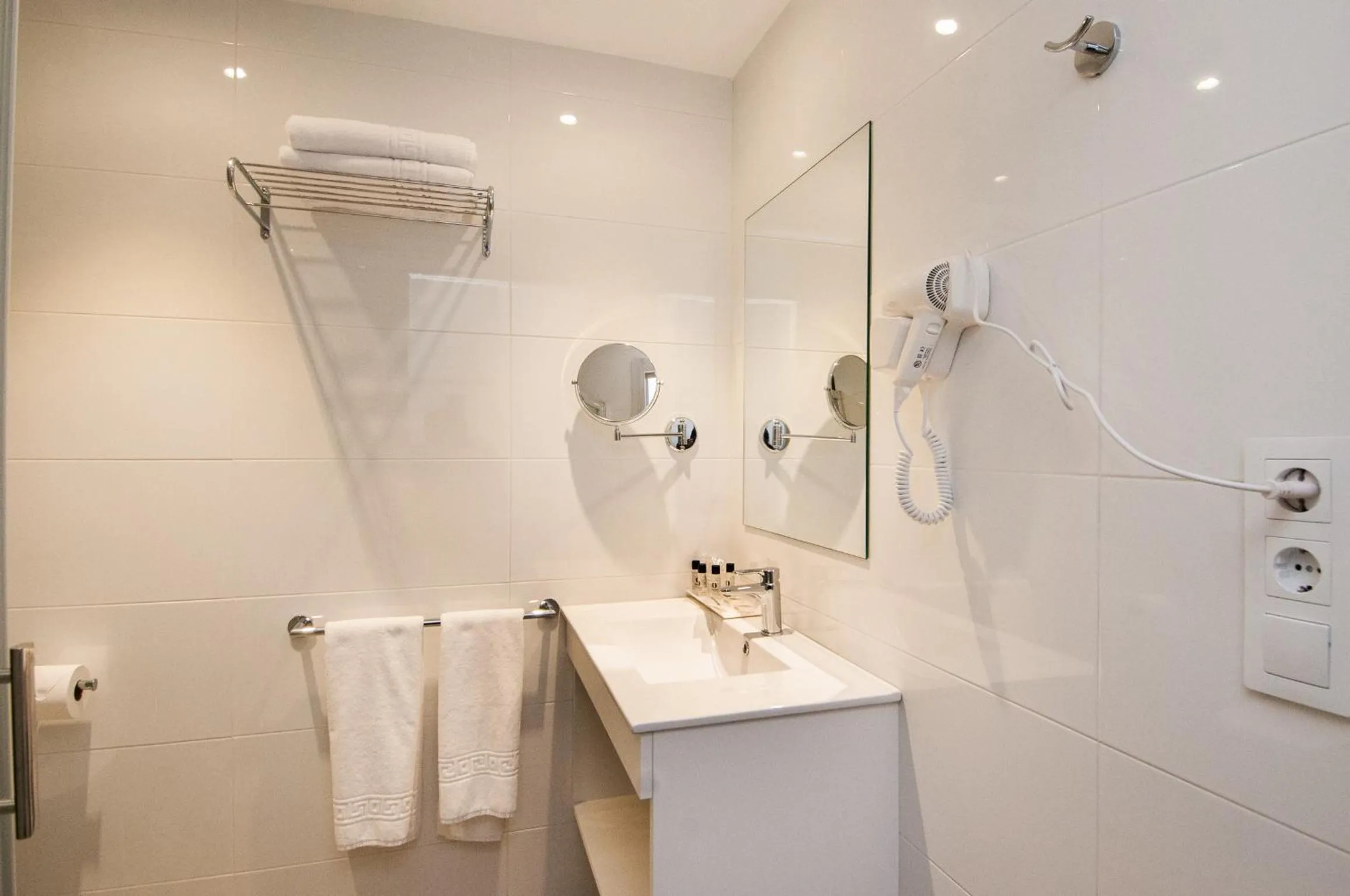 Shower in Hotel Censal