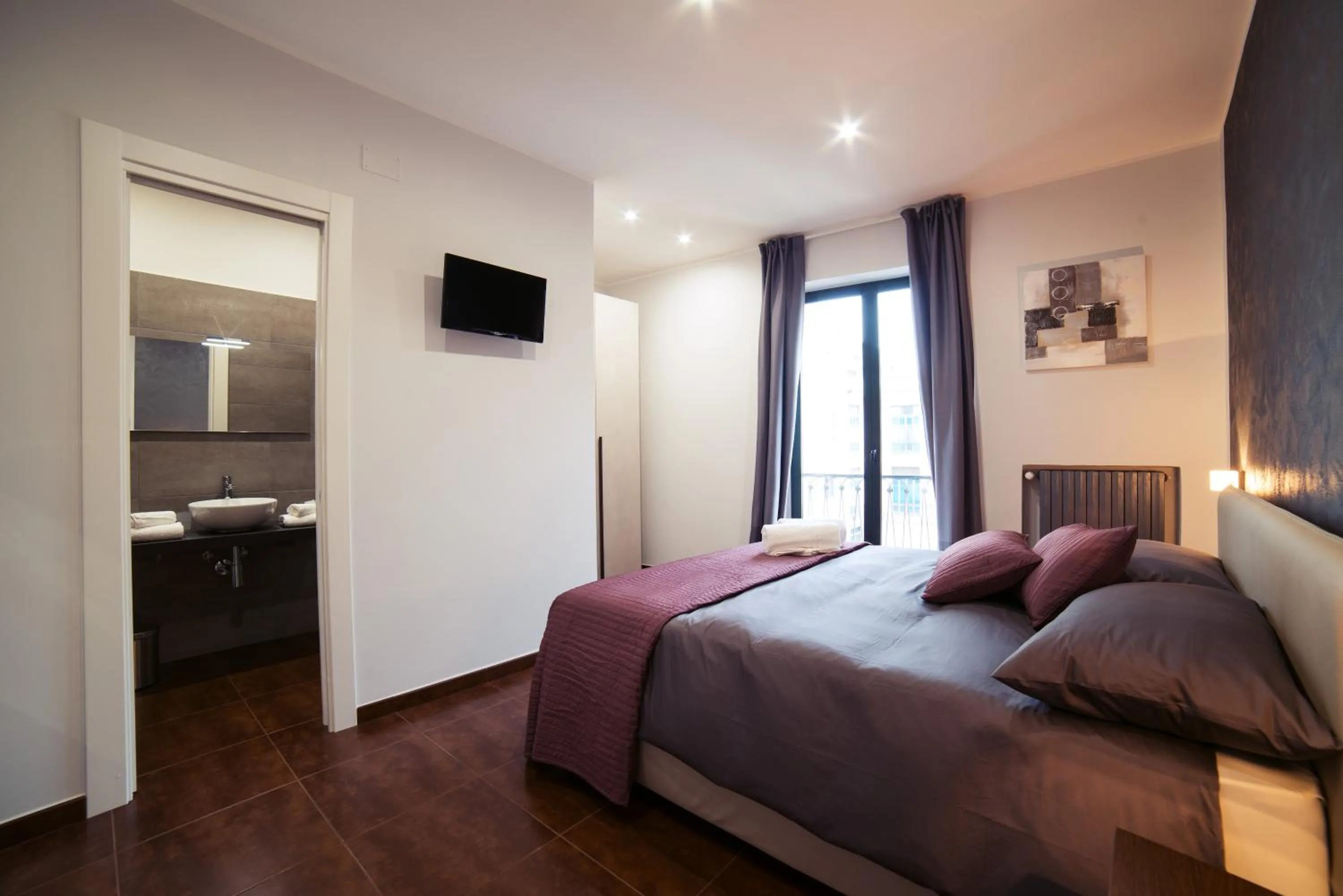 Photo of the whole room, Bed in Glam House