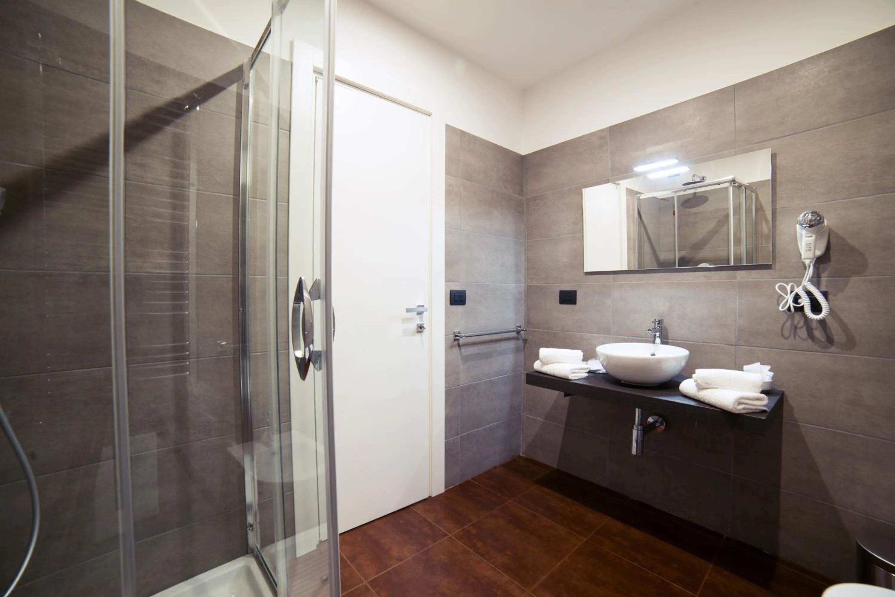 Shower in Glam House