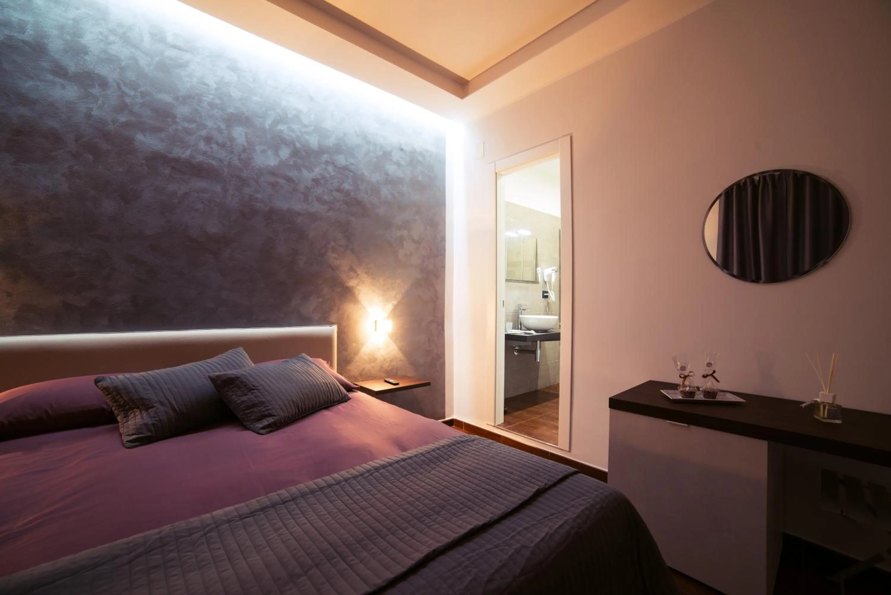 Photo of the whole room, Bed in Glam House