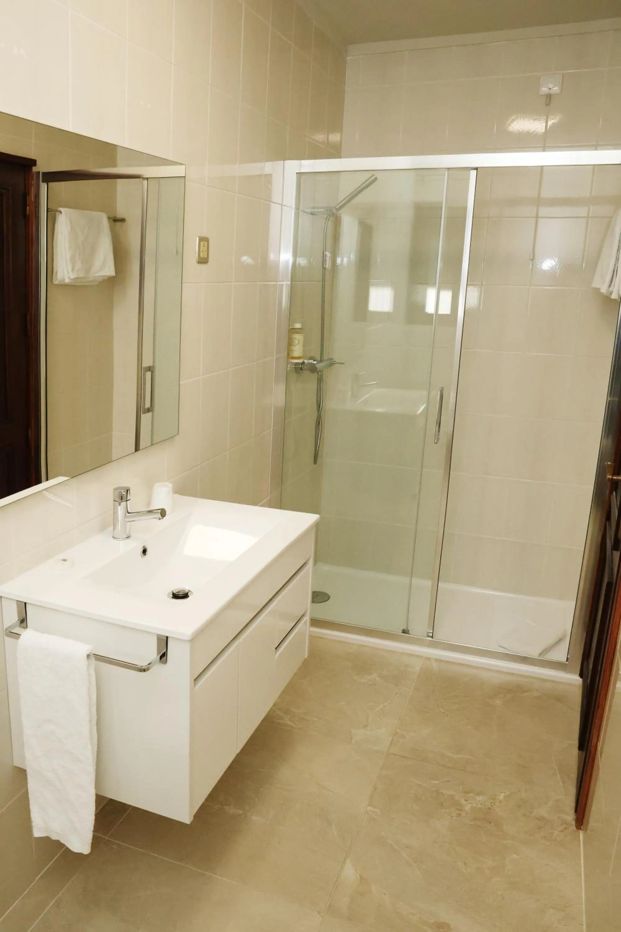 Shower in Hotel Ribadouro