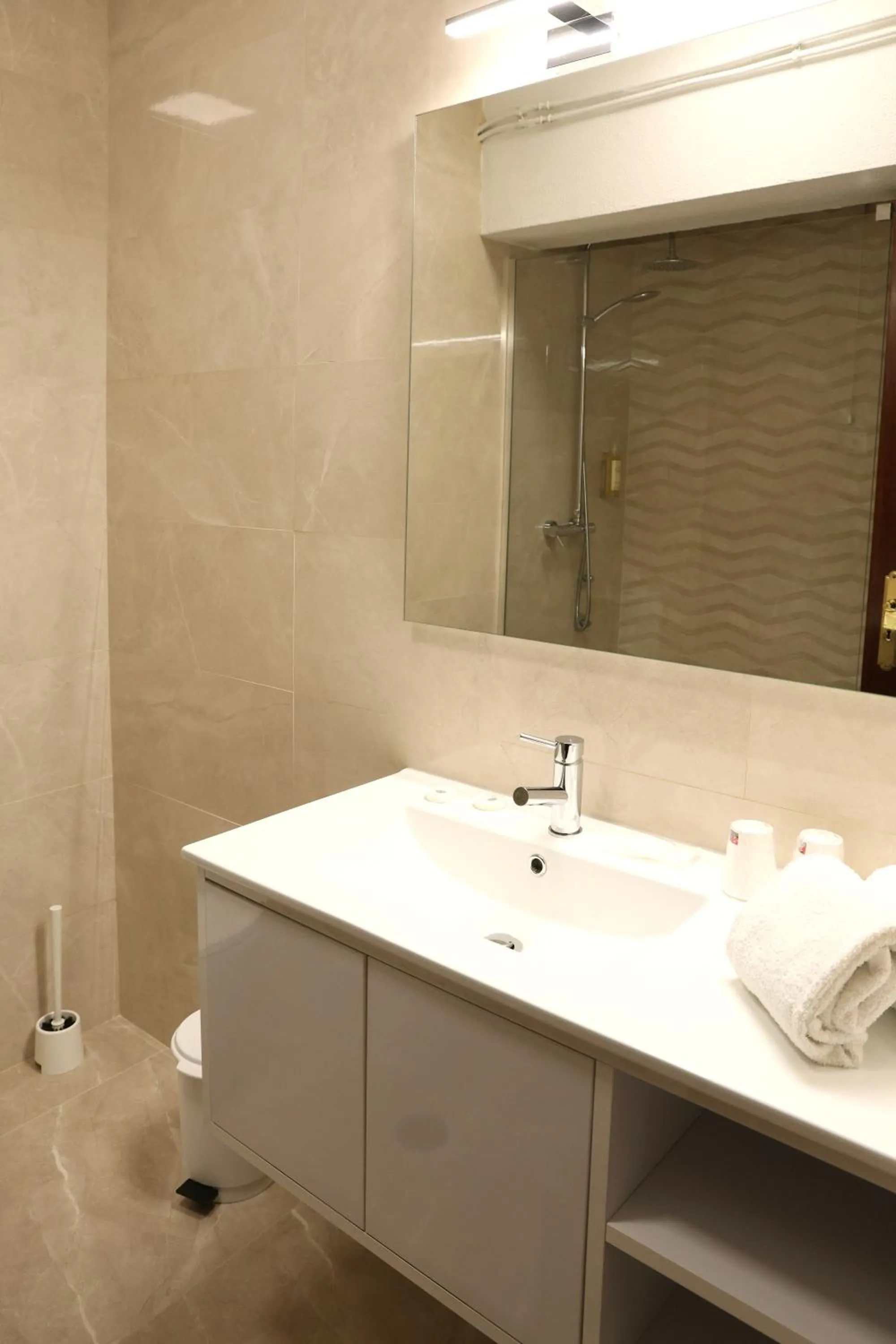 Shower in Hotel Ribadouro