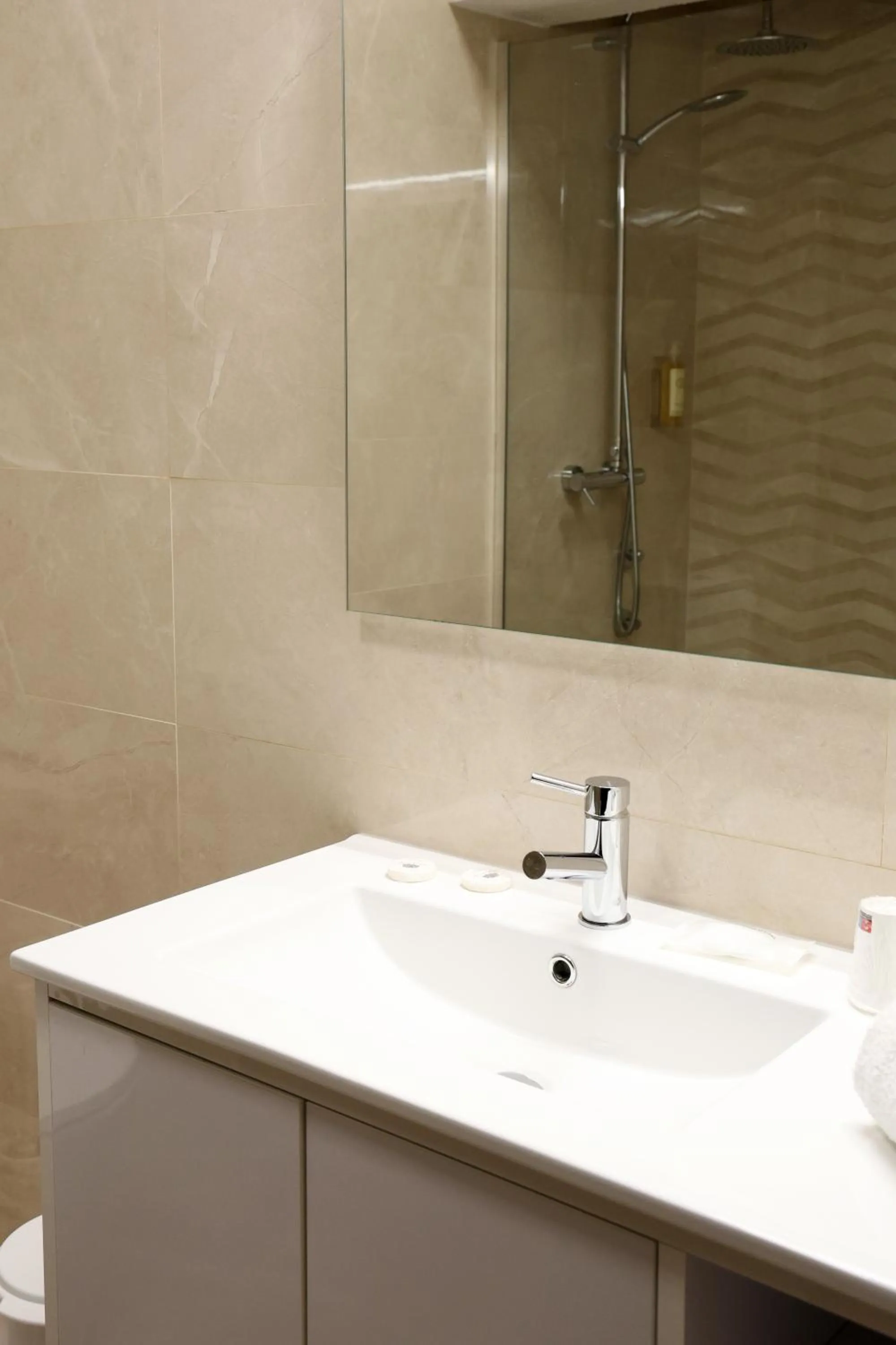 Shower in Hotel Ribadouro