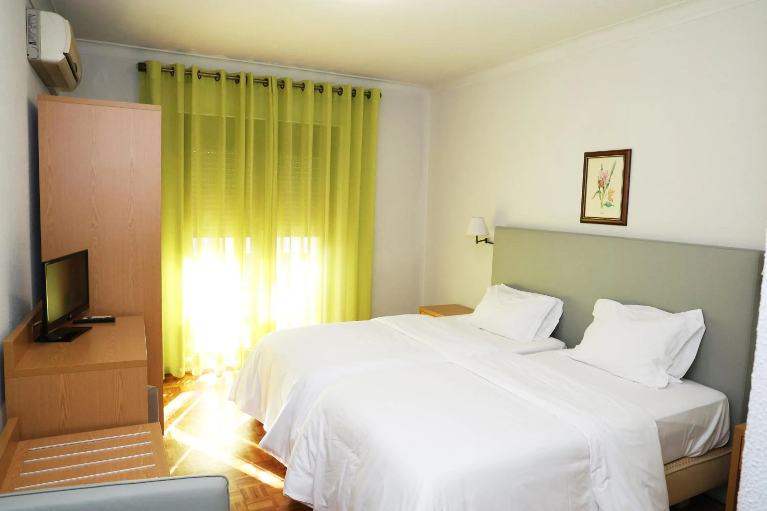 Bedroom, Bed in Hotel Ribadouro