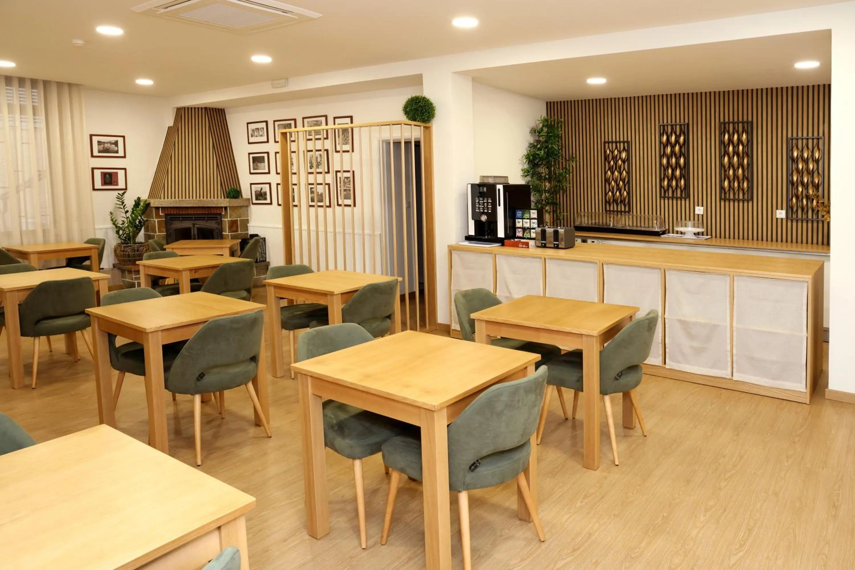 Lounge or bar in Hotel Ribadouro