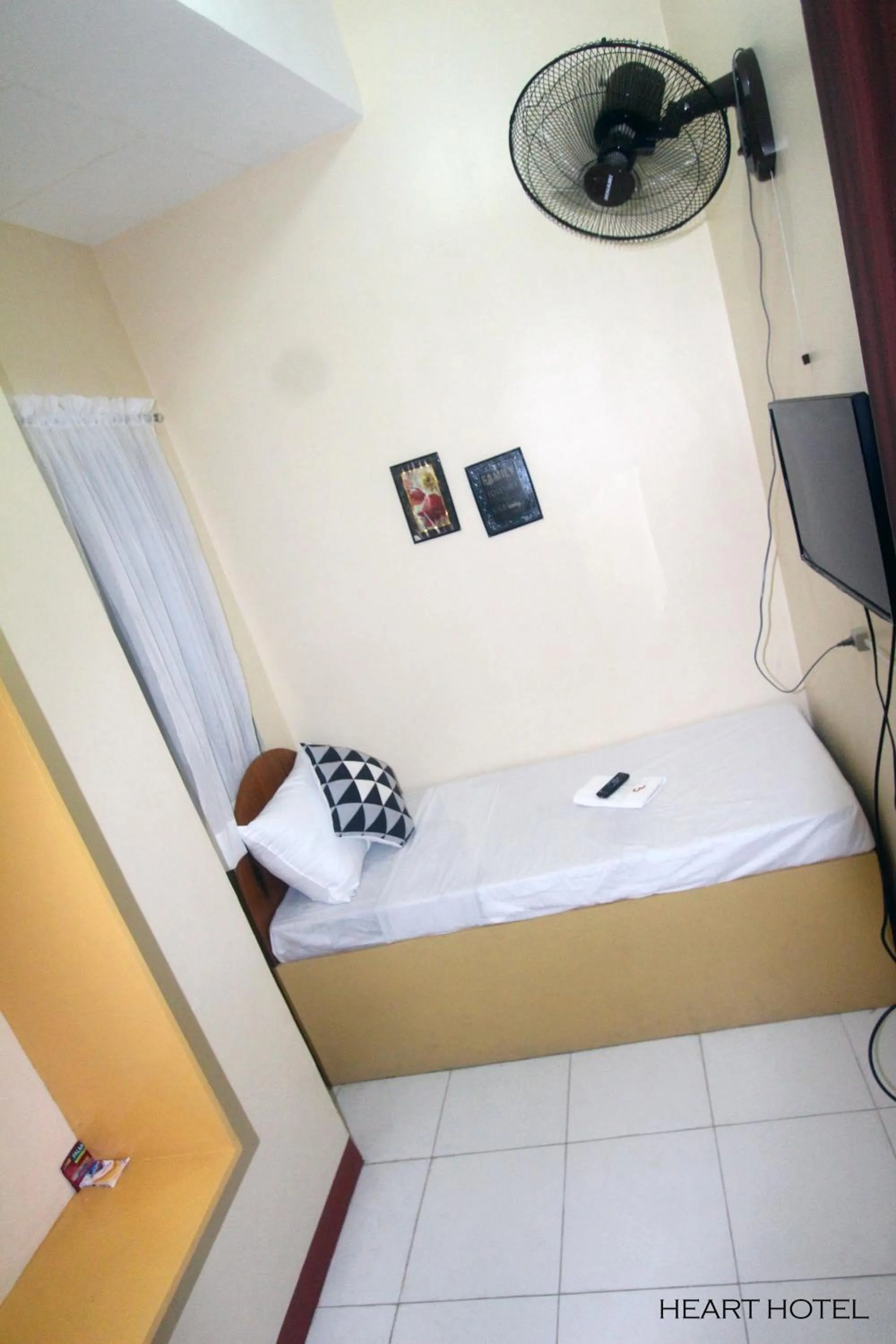 Bedroom, Bed in Heart Hotel and Services