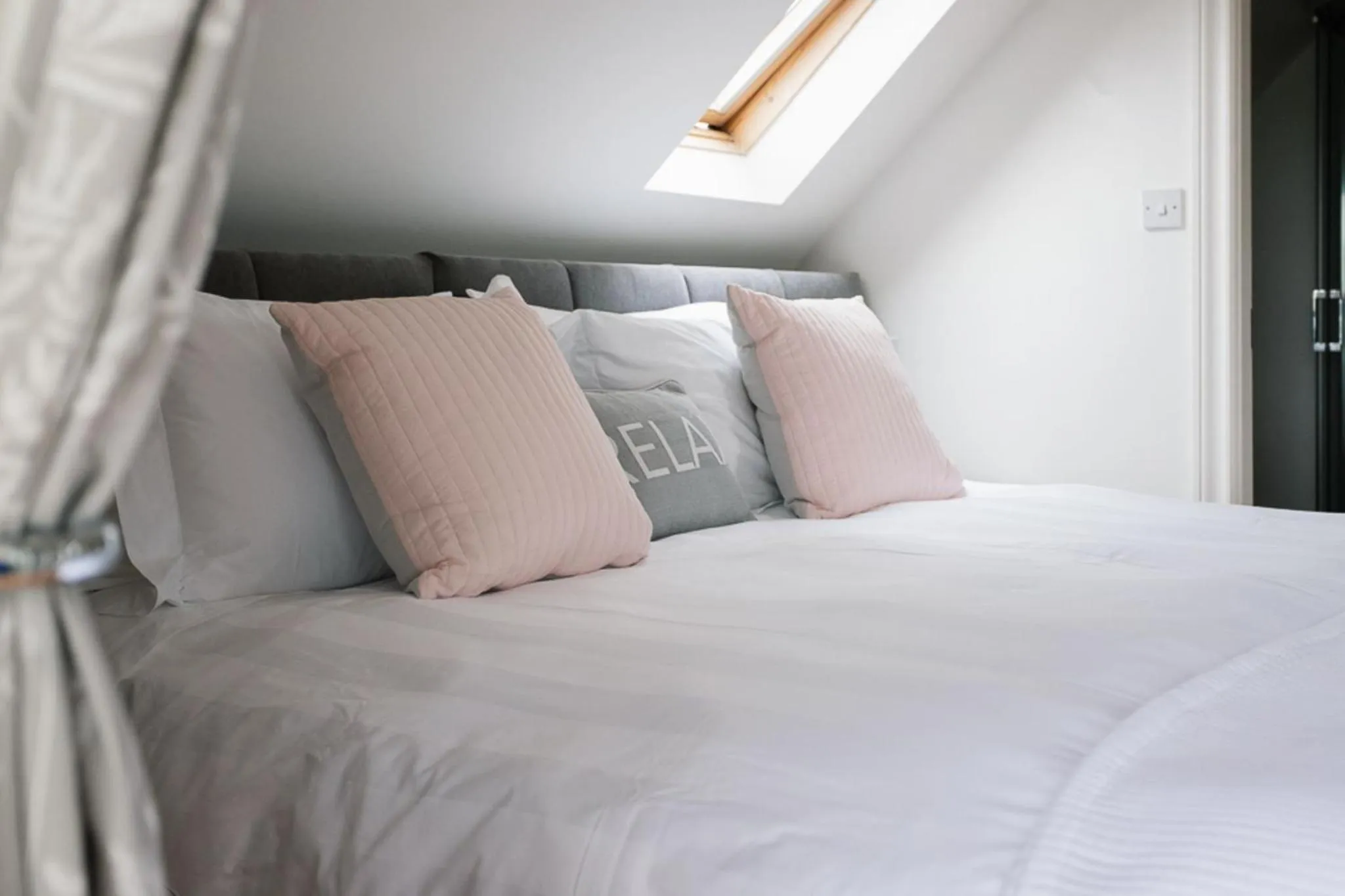 Bedroom, Bed in Bay Tree Cottage