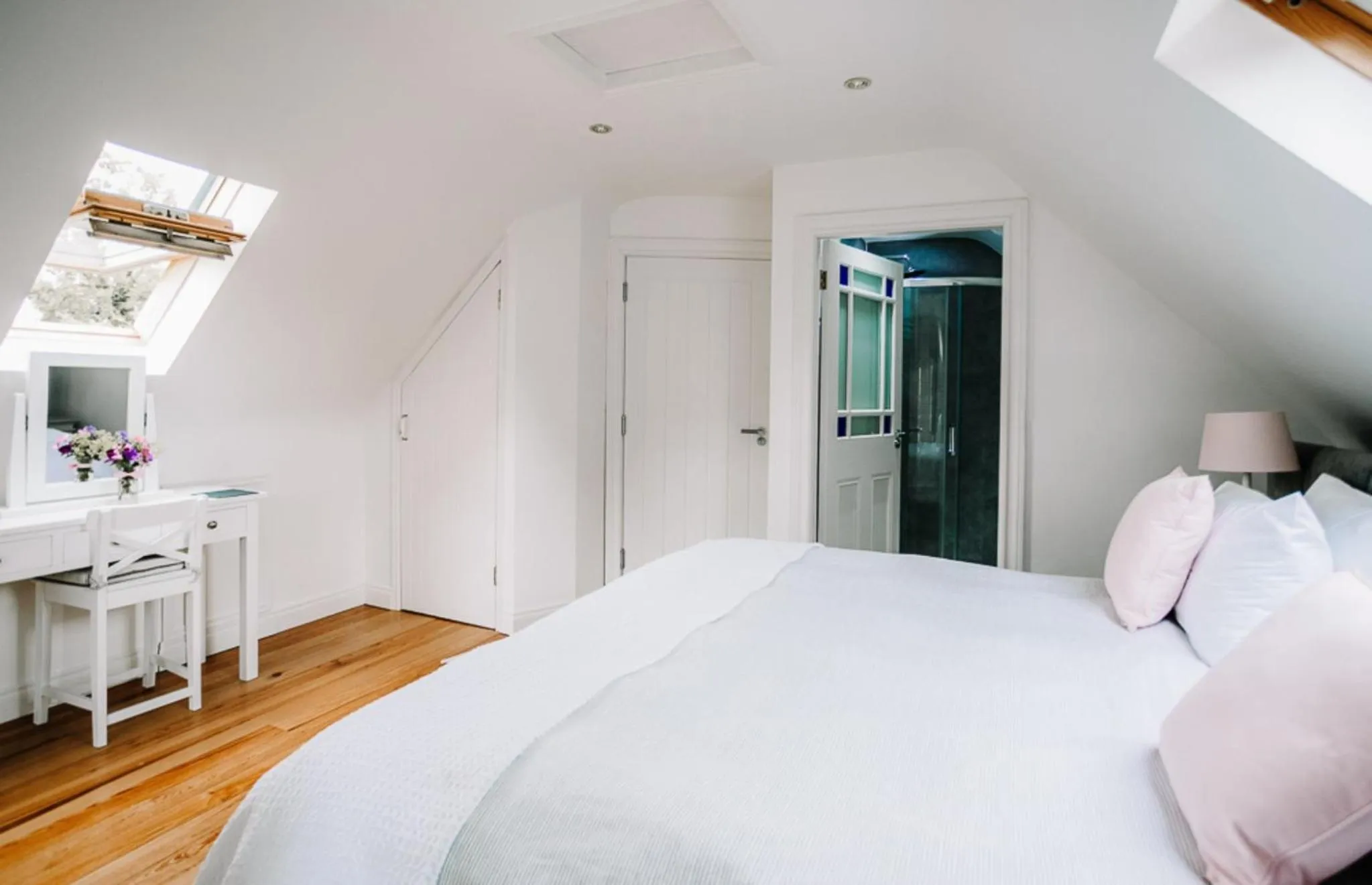 Bedroom, Bed in Bay Tree Cottage