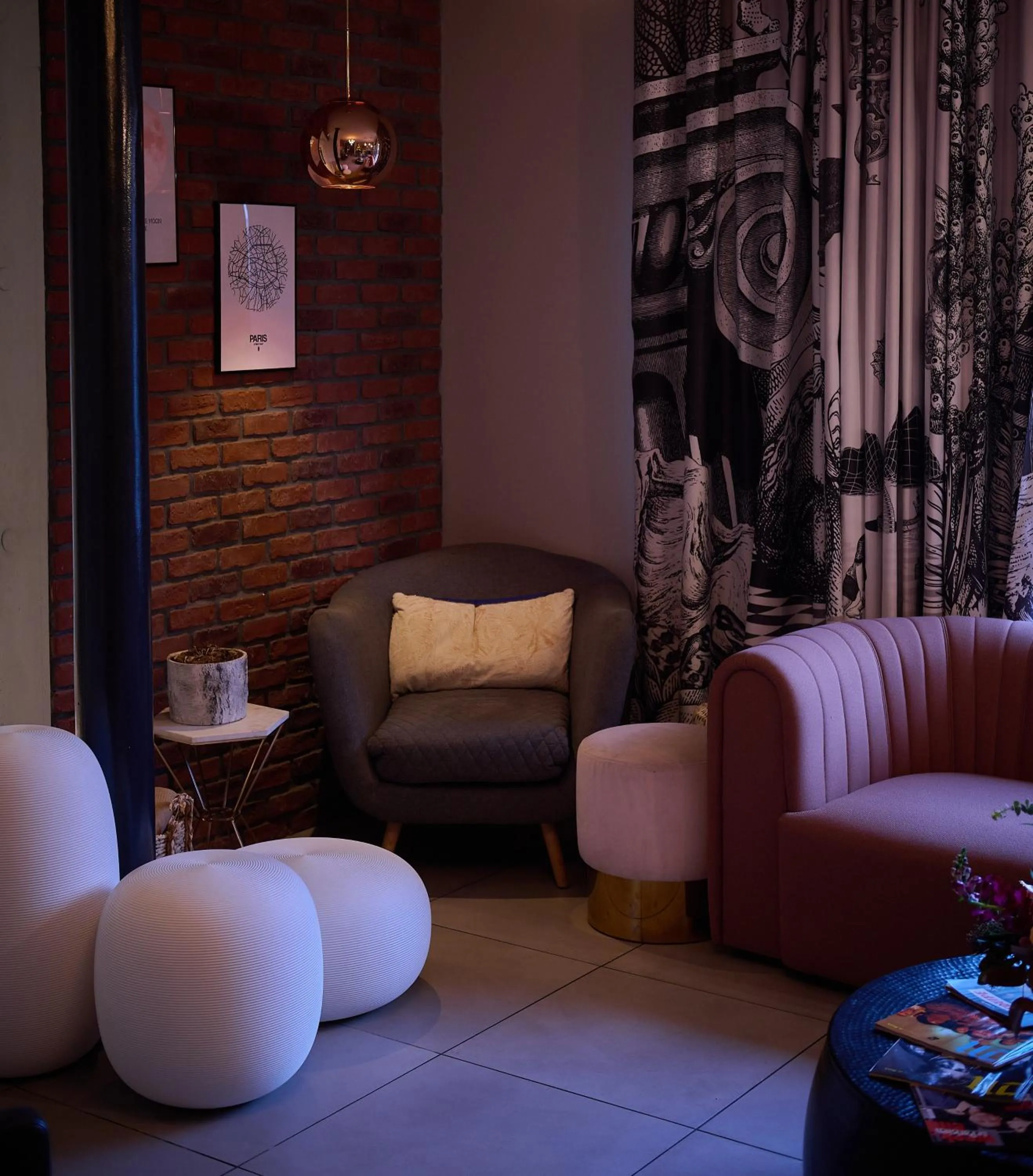 Lobby or reception in Madrigal