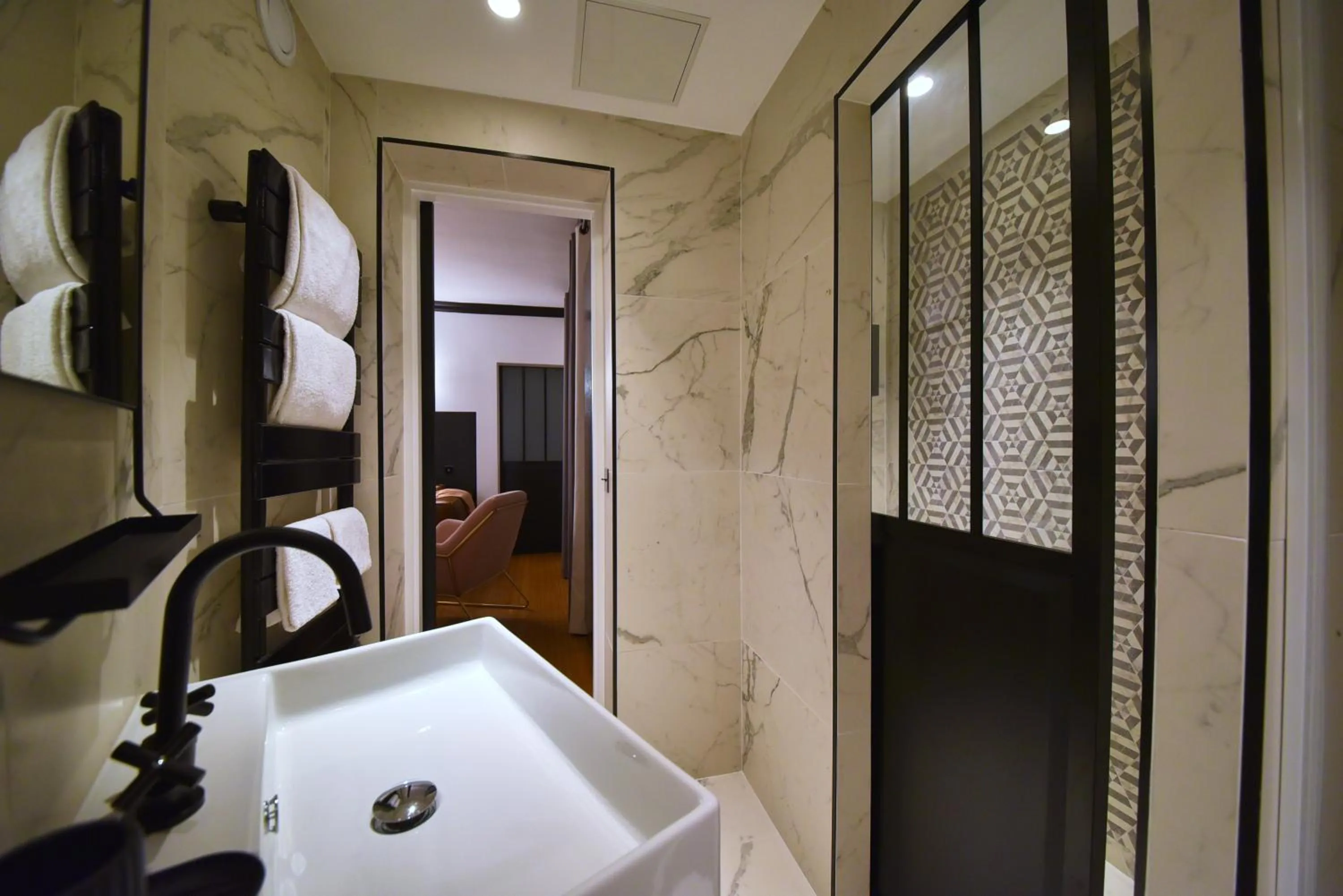 Bathroom in Madrigal