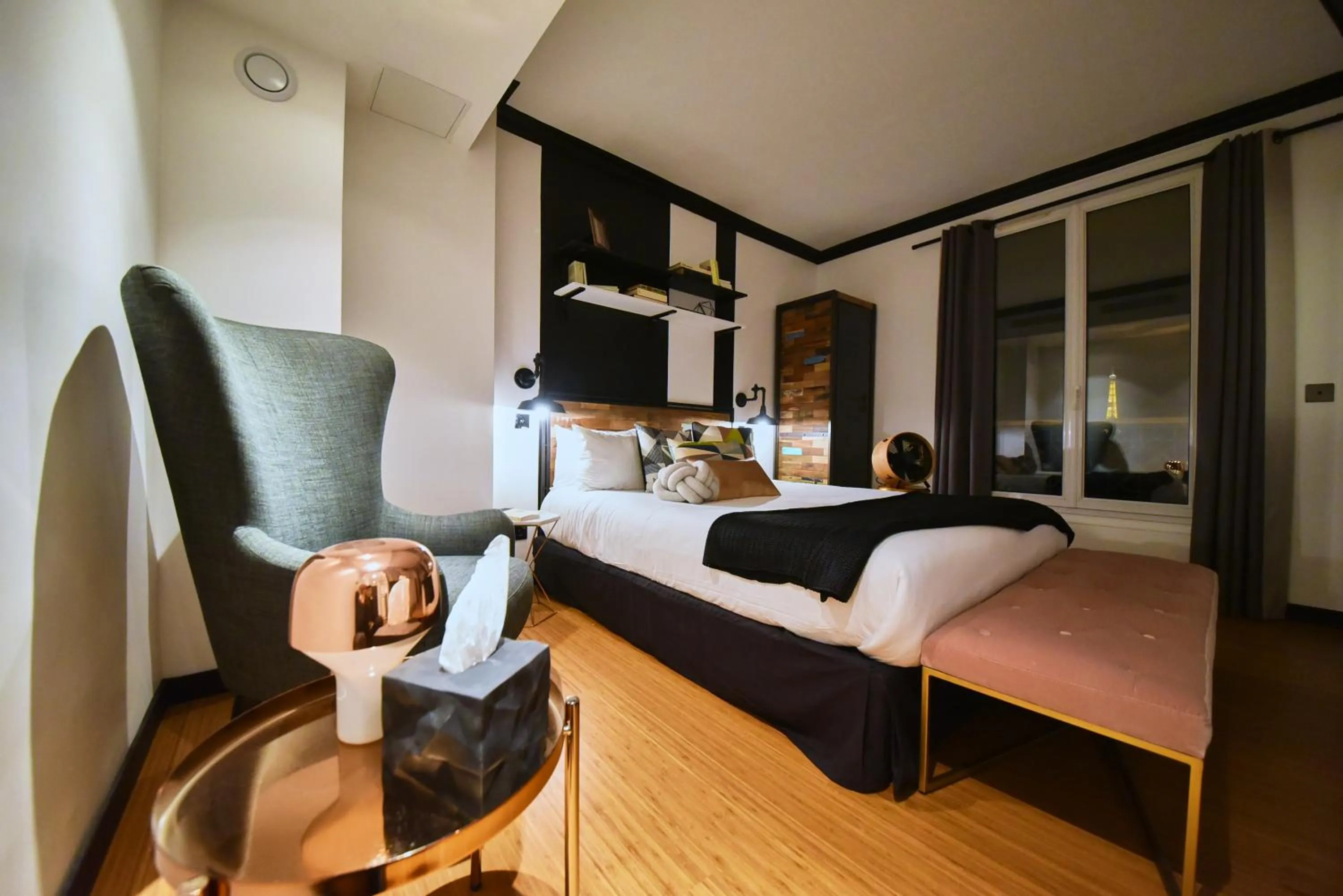 Bird's eye view, Bed in Madrigal