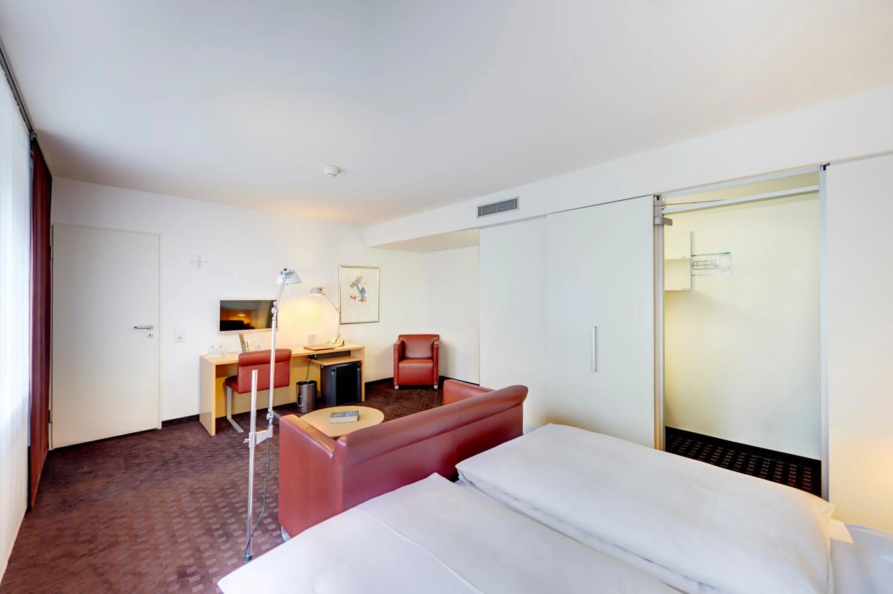 Photo of the whole room, Bed in Maternushaus