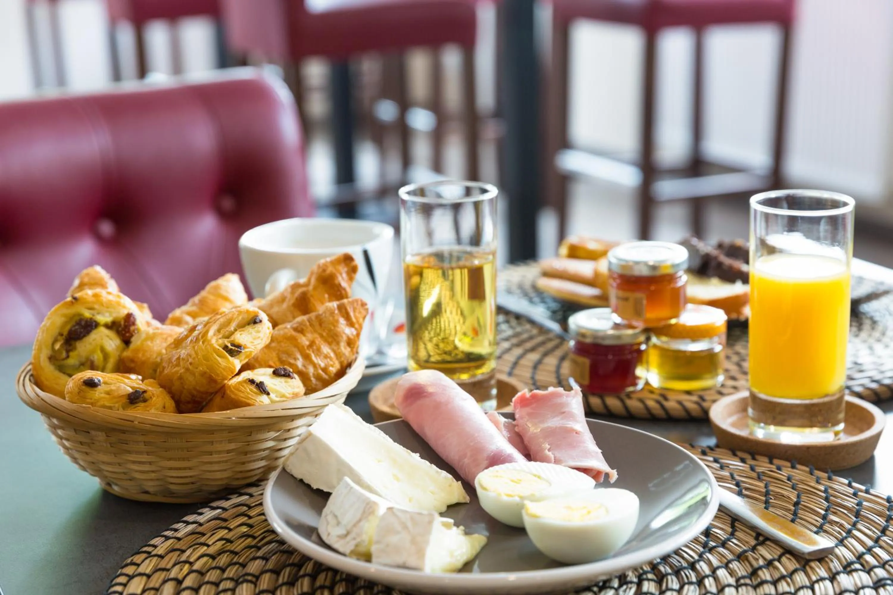 Buffet breakfast in The Originals City, le Relais des Carnutes Brezolles Verneuil sur Avre