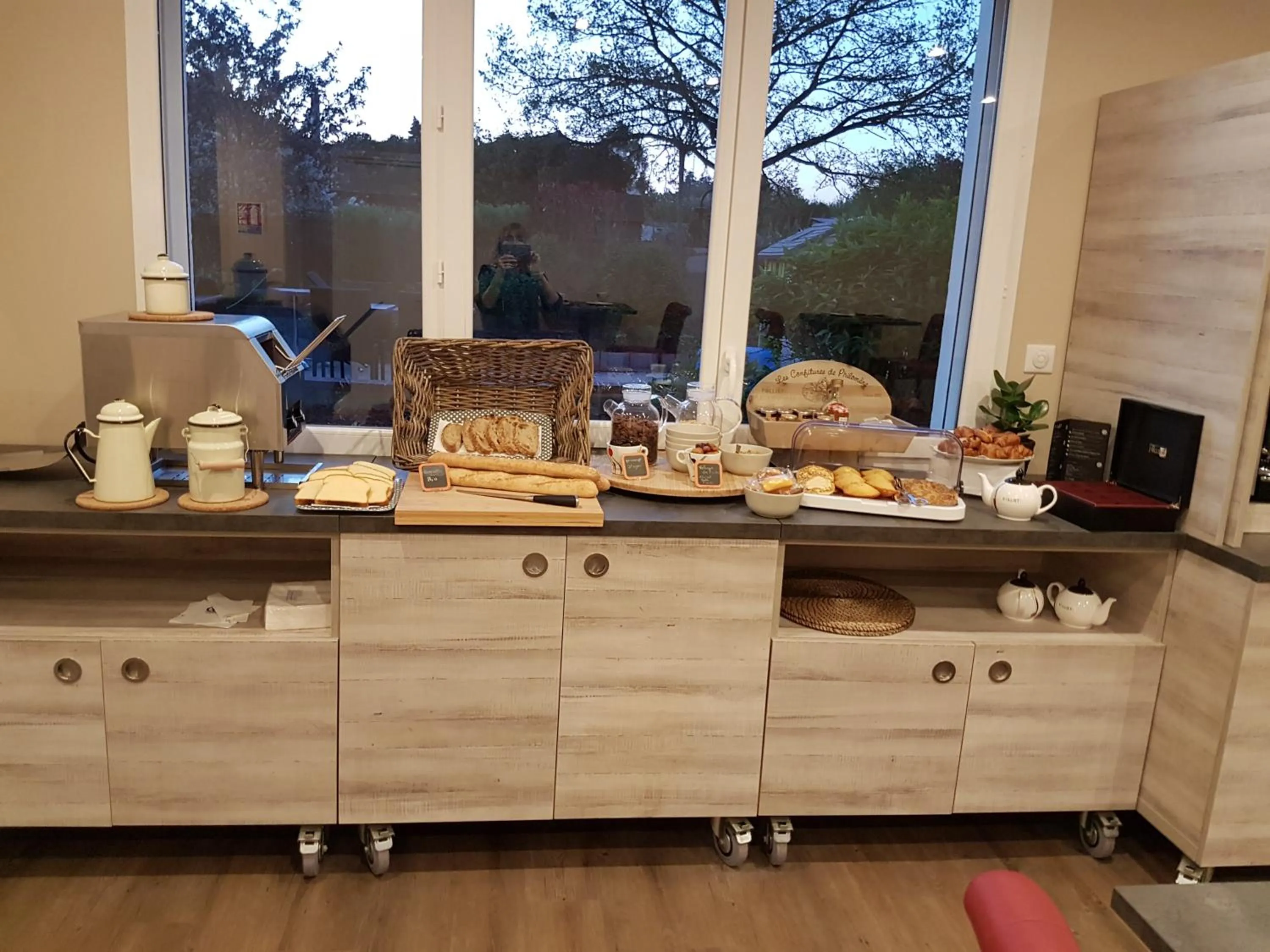 Breakfast in The Originals City, le Relais des Carnutes Brezolles Verneuil sur Avre