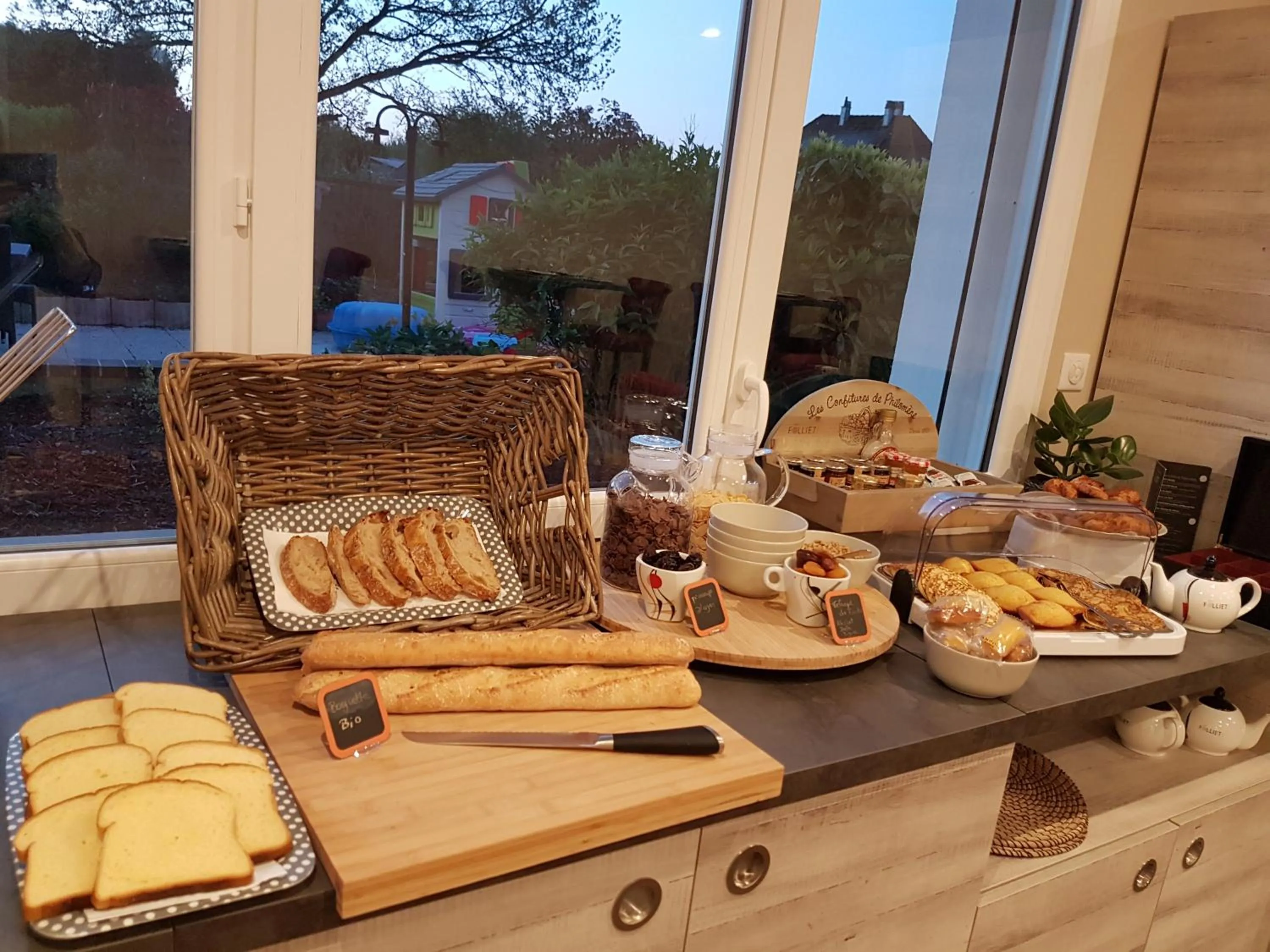 Breakfast in The Originals City, le Relais des Carnutes Brezolles Verneuil sur Avre