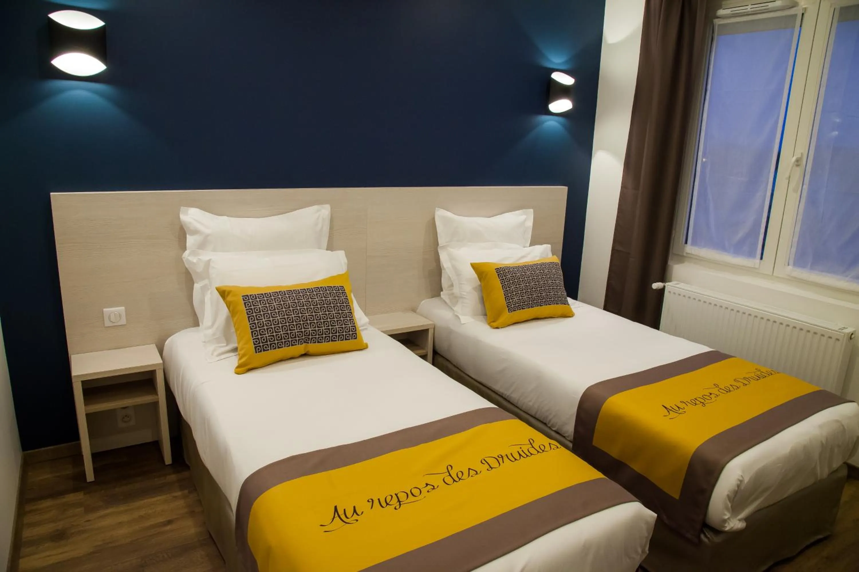 Photo of the whole room, Bed in The Originals City, le Relais des Carnutes Brezolles Verneuil sur Avre