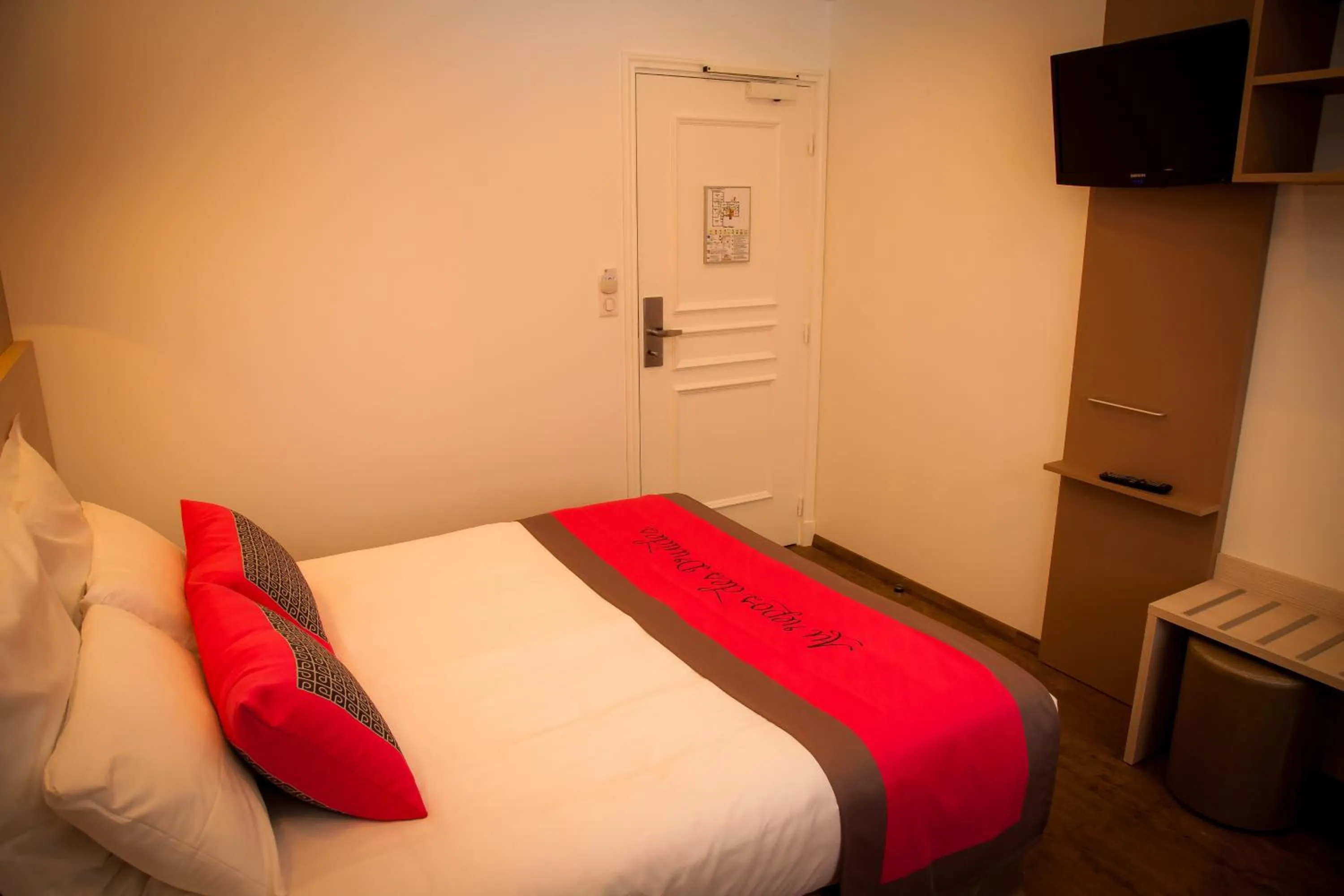 Bed in The Originals City, le Relais des Carnutes Brezolles Verneuil sur Avre