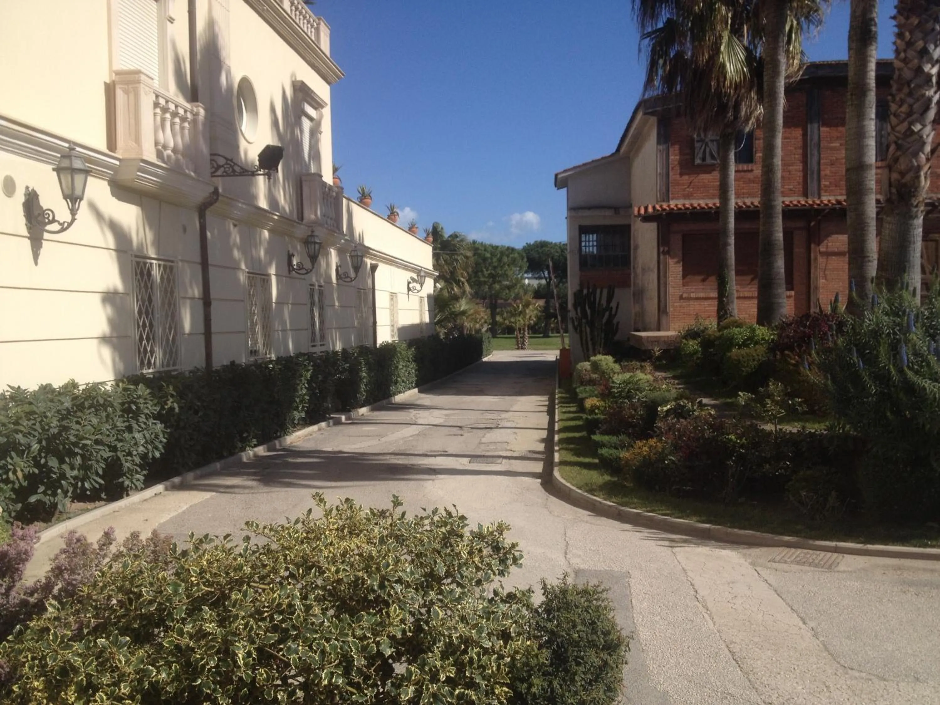 Property building in Al Boschetto