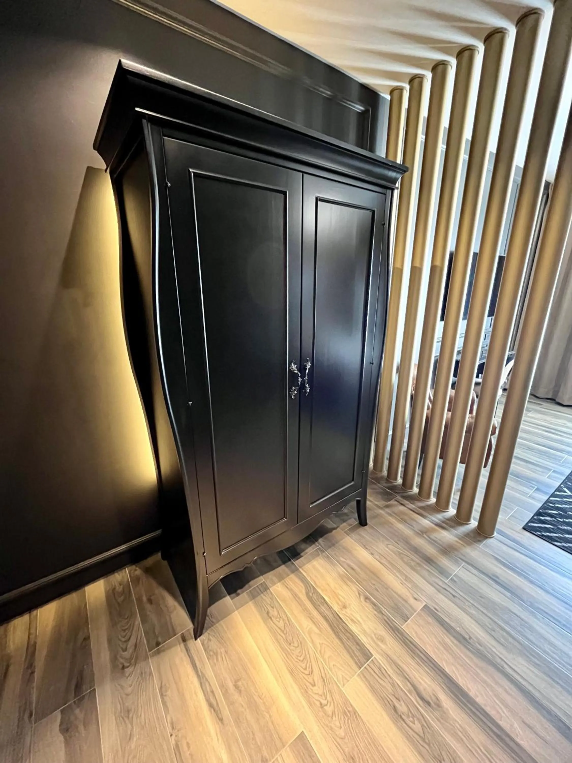 wardrobe in Al Boschetto