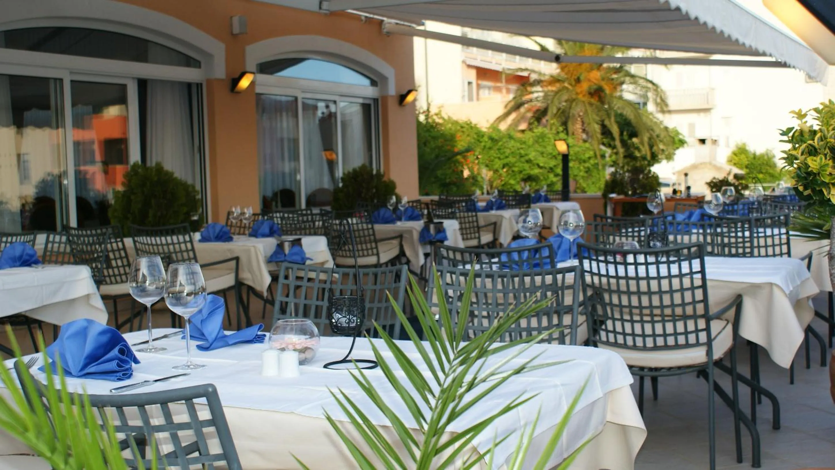 Restaurant/places to eat in Hotel Rosina