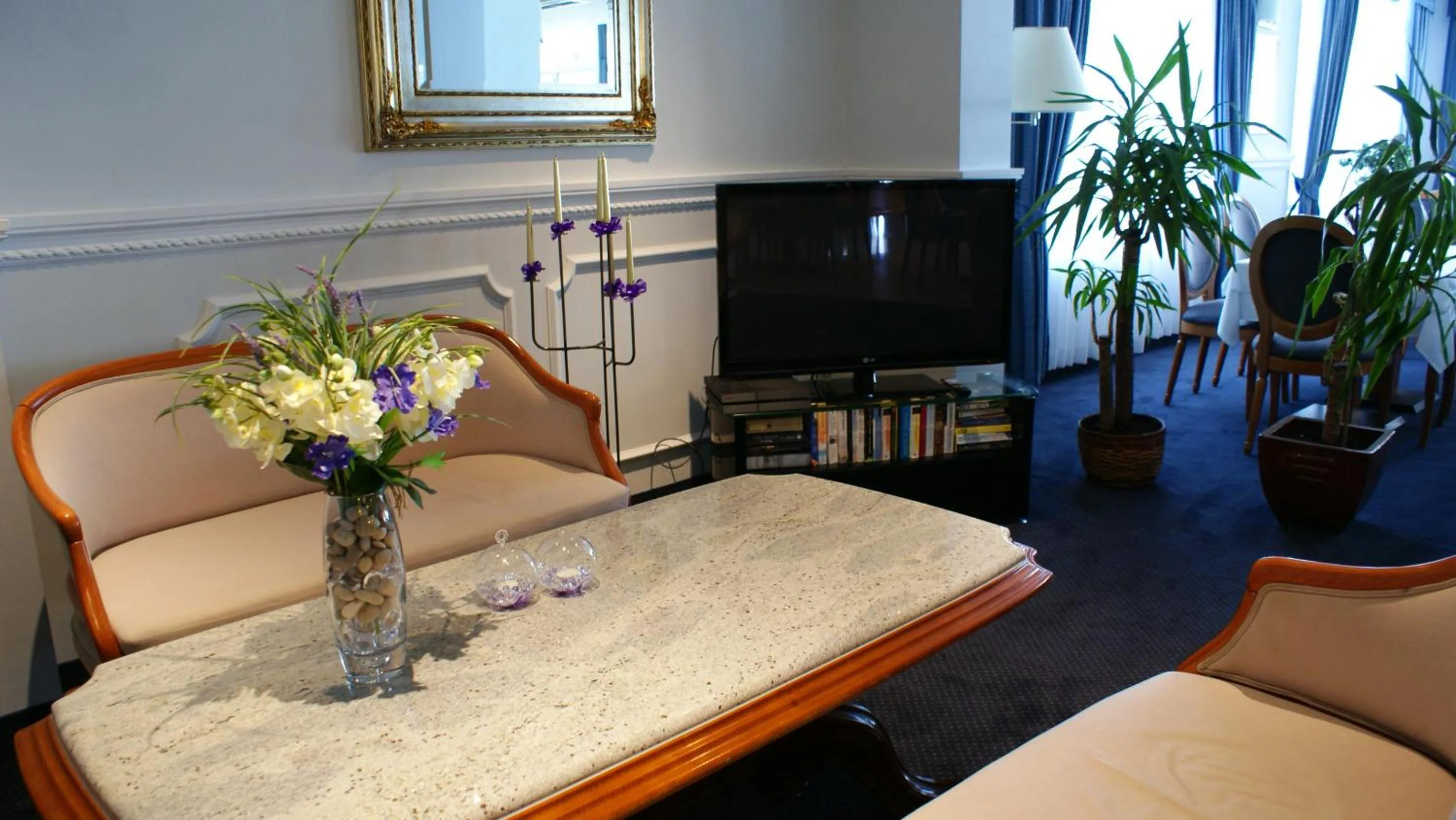 Communal lounge/ TV room in Hotel Rosina