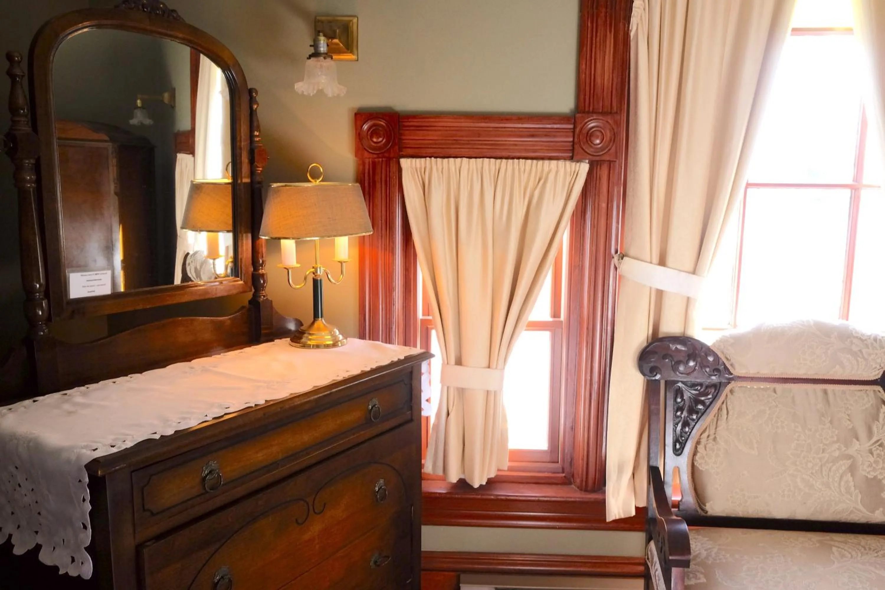 Decorative detail, Bed in Le Griffon