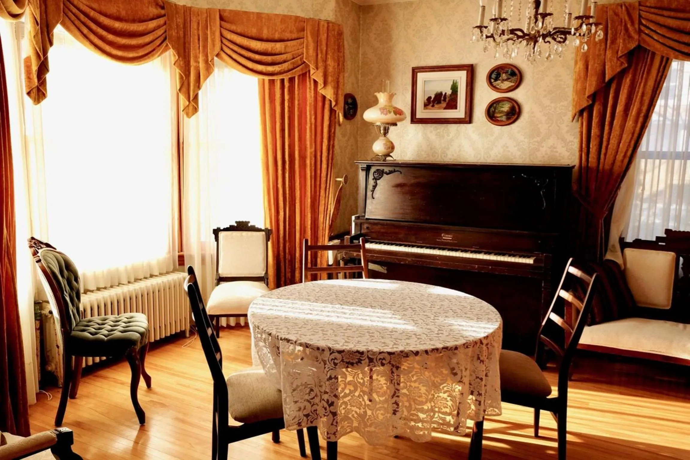 Communal lounge/ TV room in Le Griffon