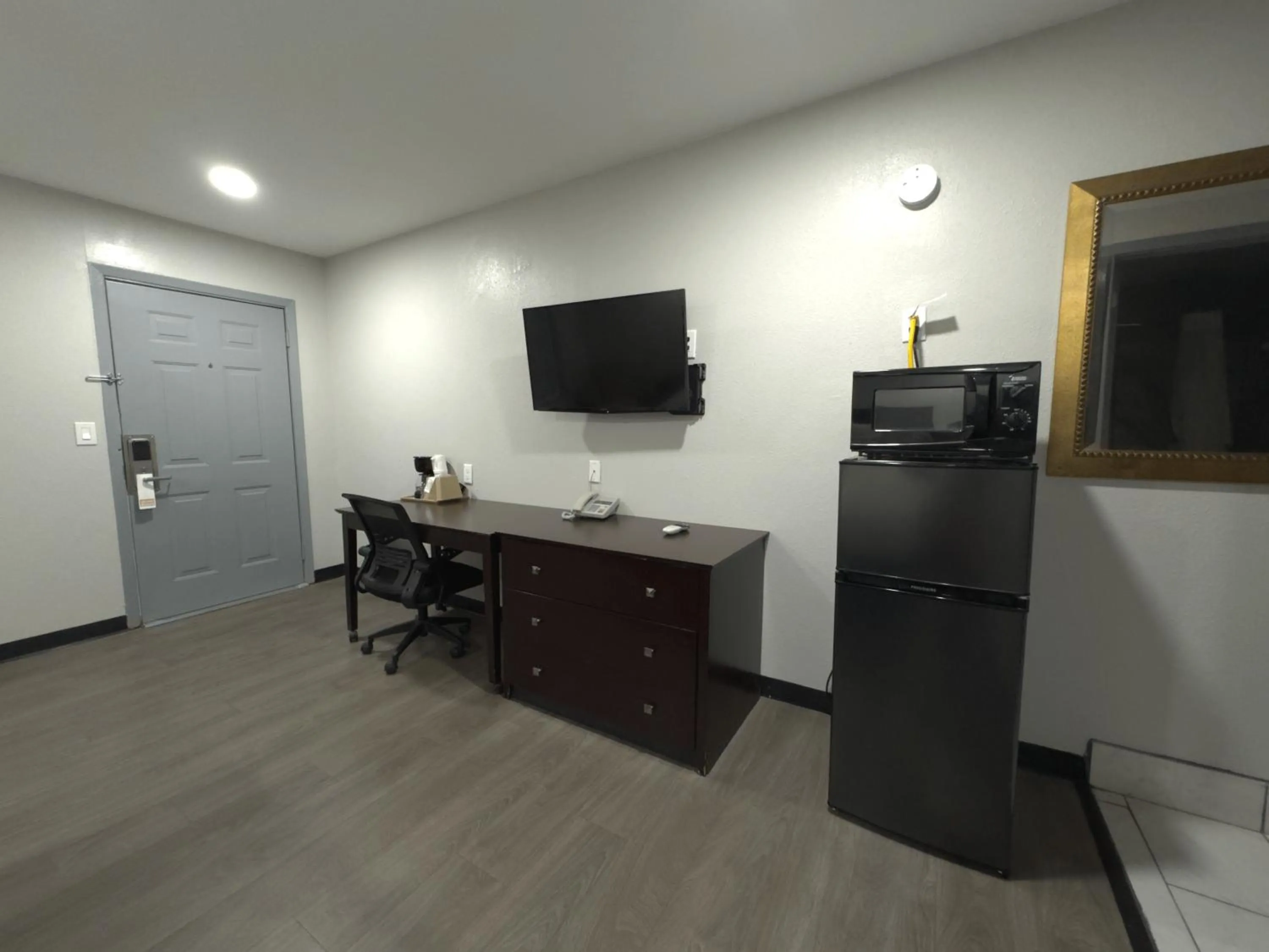 TV and multimedia in Relax Inn Mcgehee