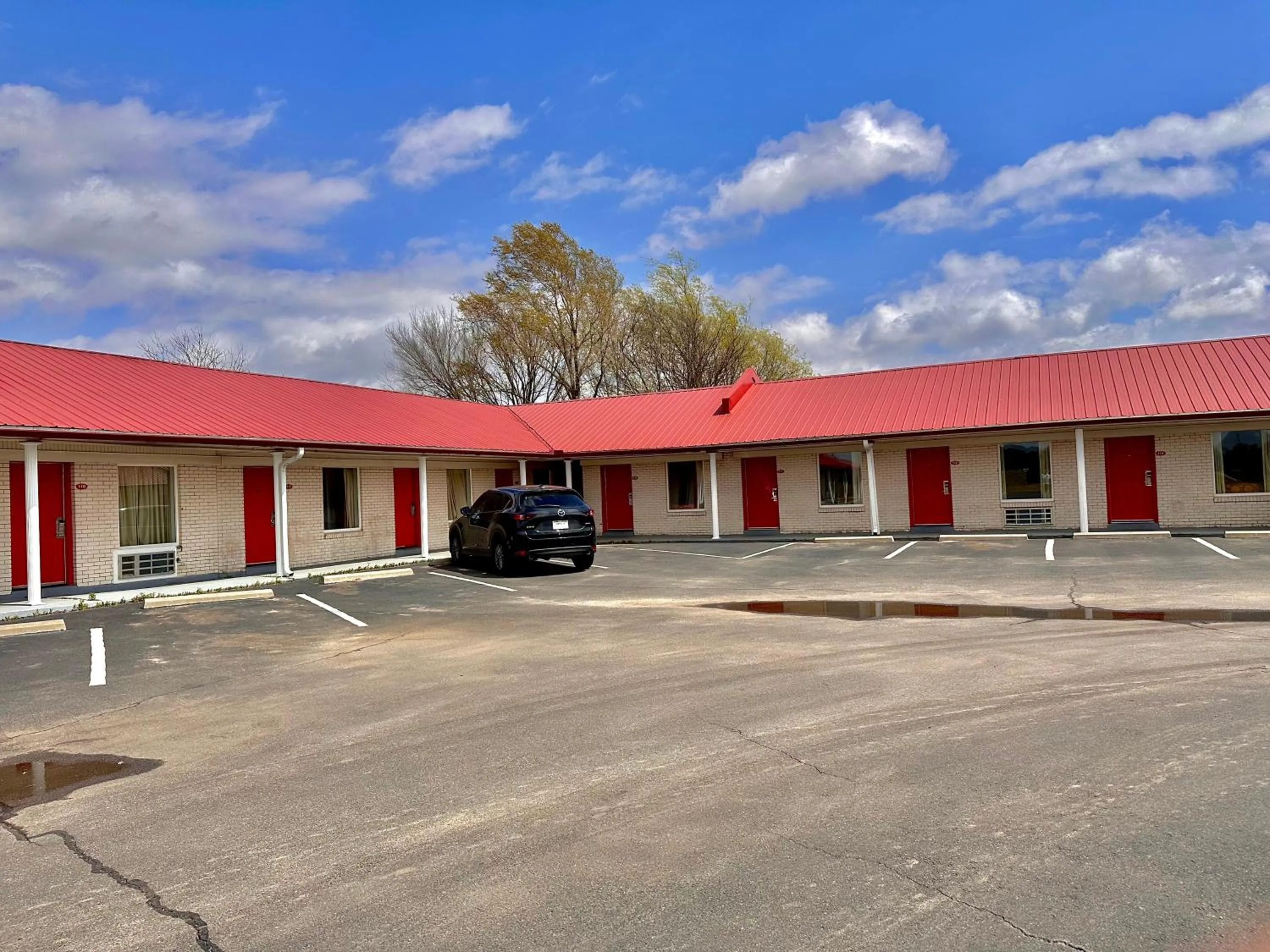 Property building in Relax Inn Mcgehee