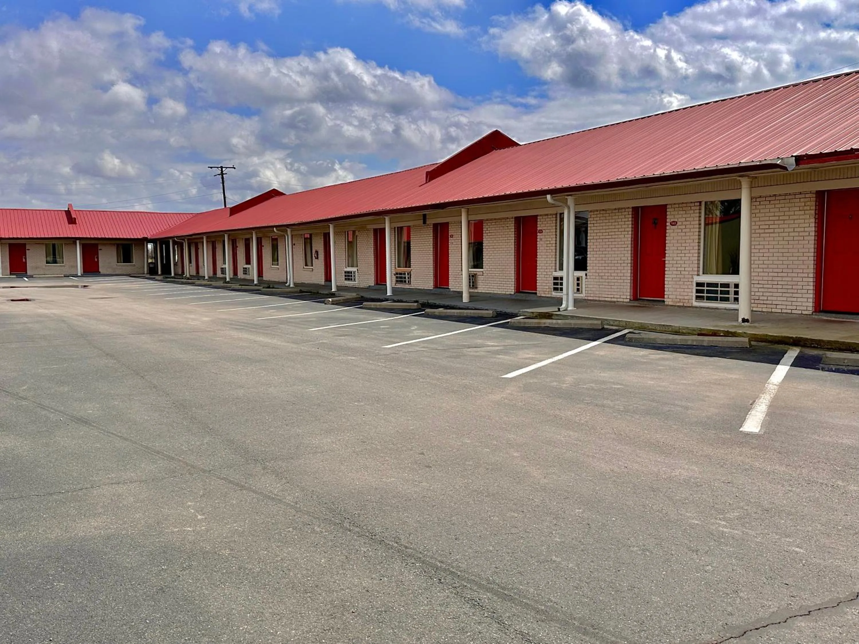 Property building in Relax Inn Mcgehee