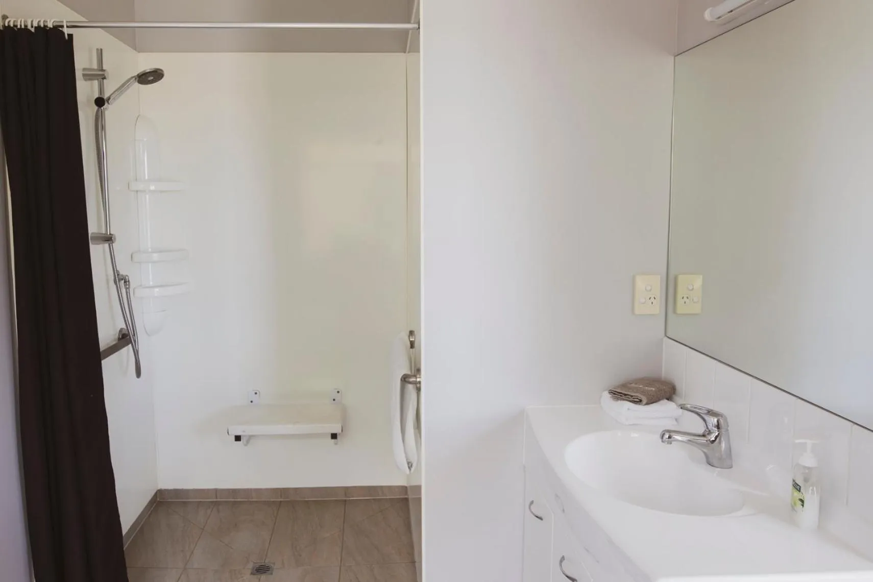 Shower in Awatea Country Bed & Breakfast