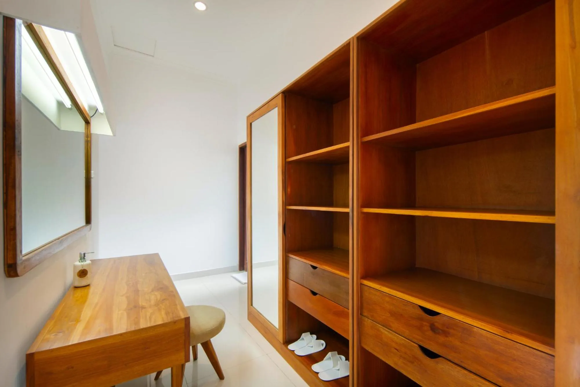 wardrobe in Utara Villas