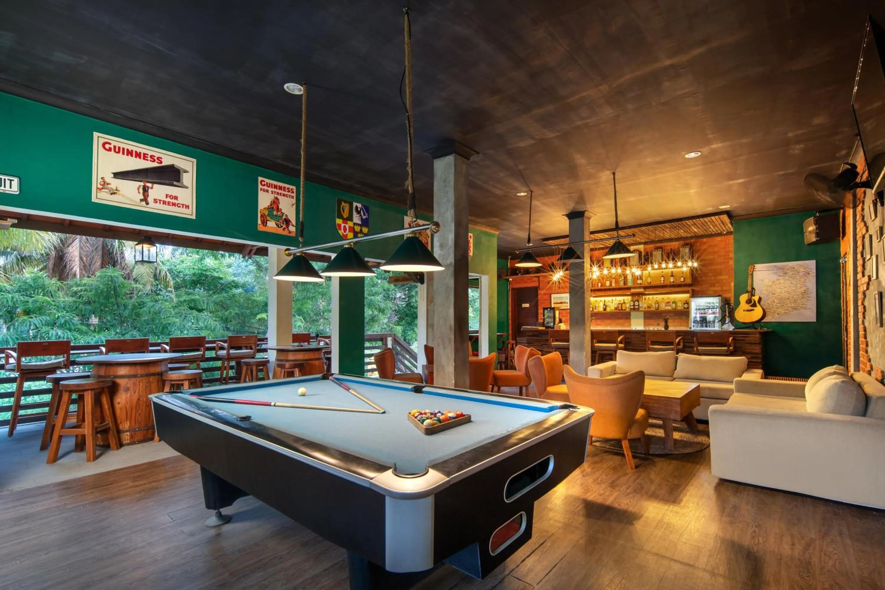 Communal lounge/ TV room in Utara Villas