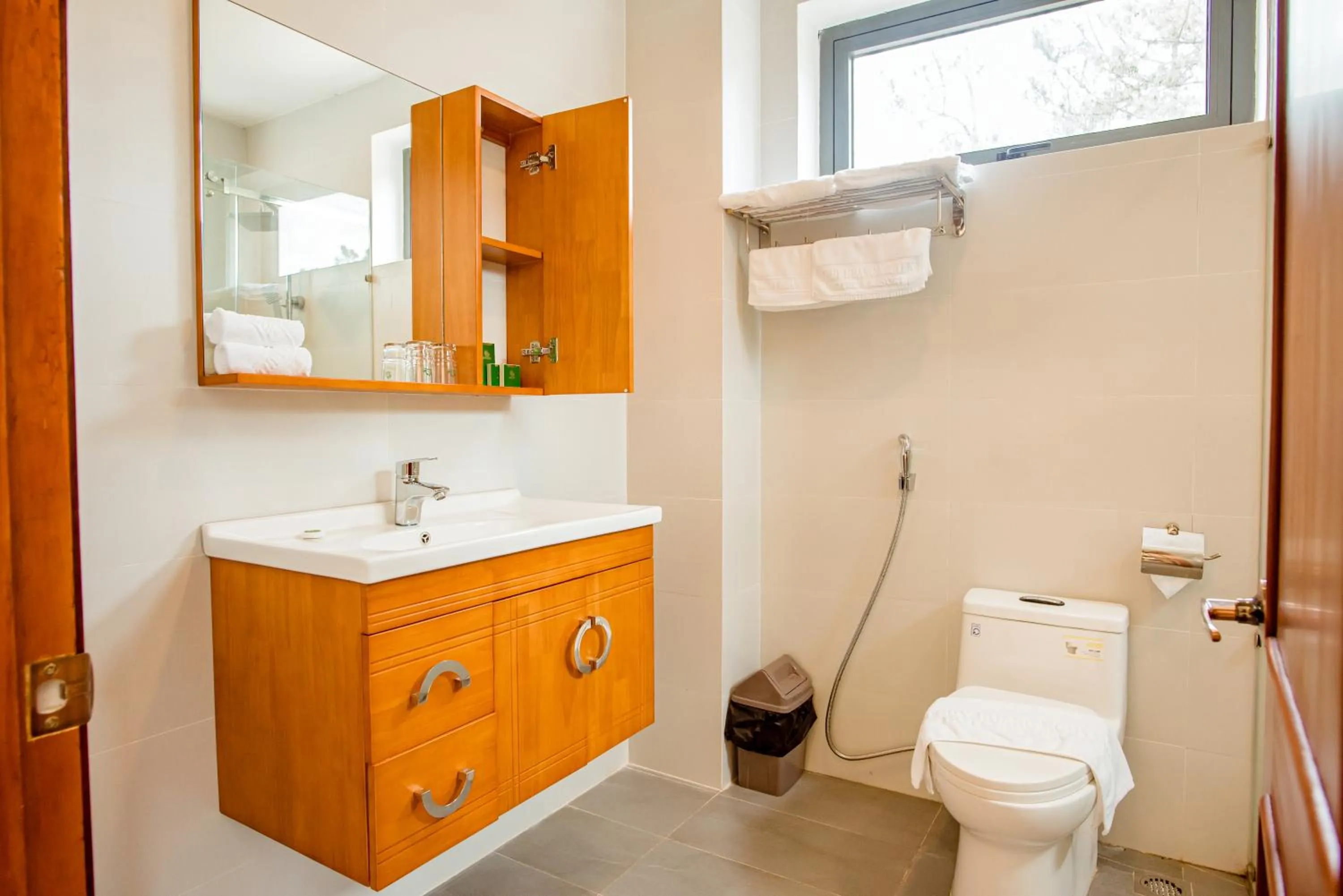 Shower in Thuy Hoang Nguyen Resort & Spa