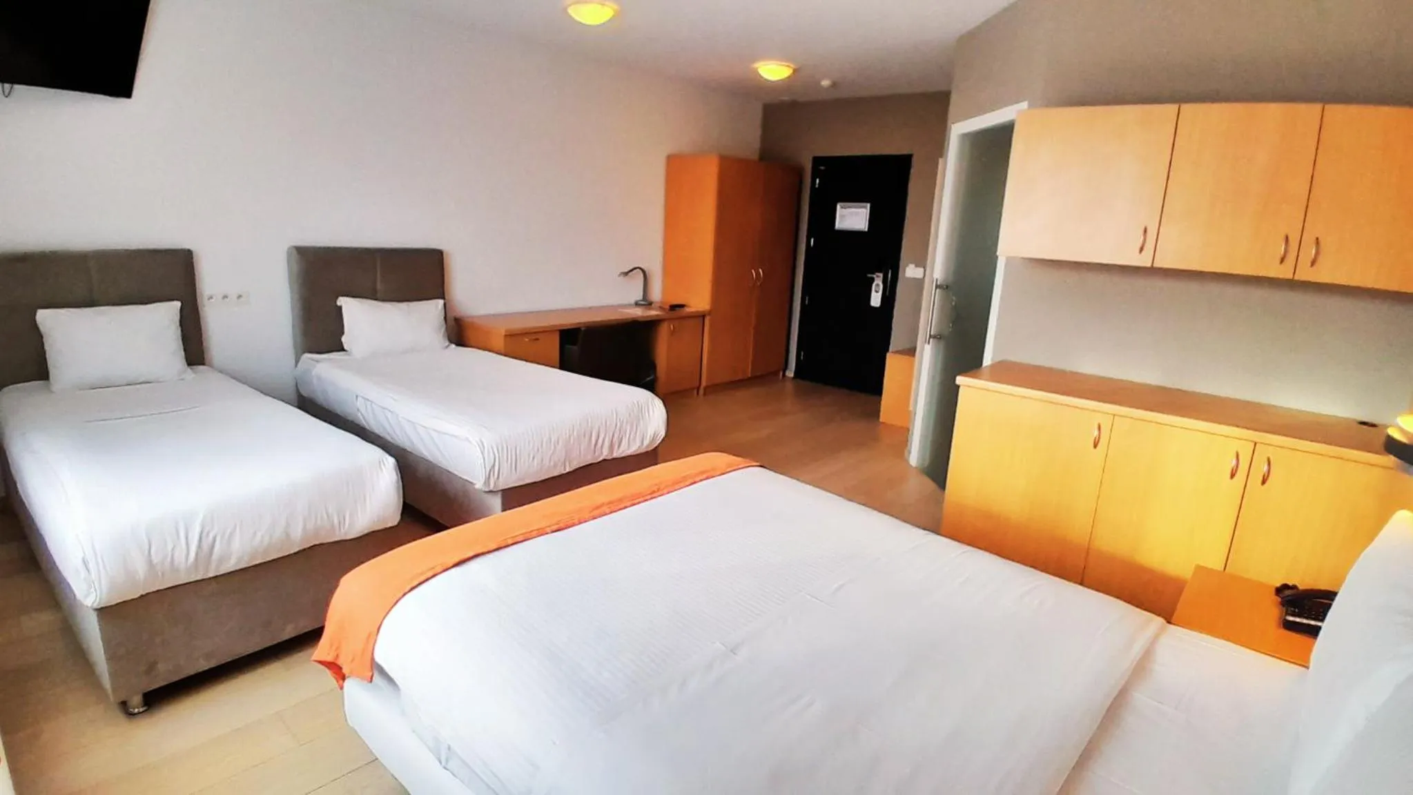 Photo of the whole room, Bed in Hotel Taormina Brussels Airport