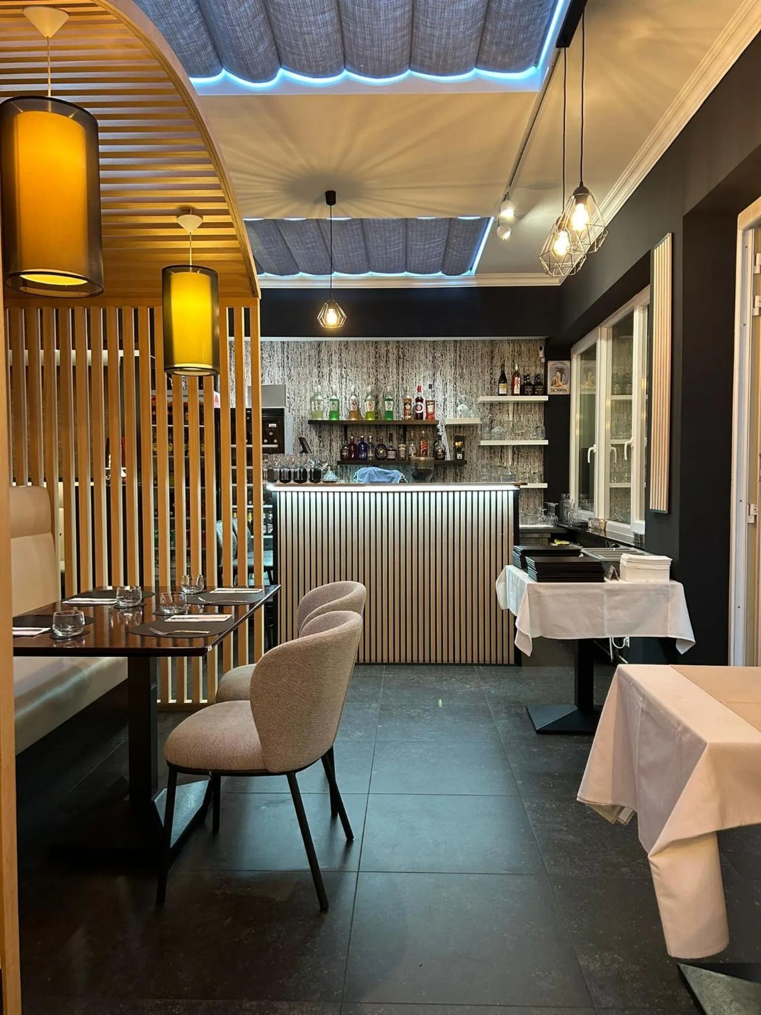 Restaurant/places to eat in Hotel Taormina Brussels Airport