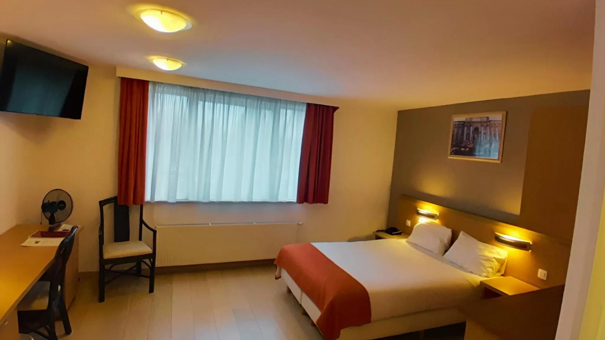 Photo of the whole room, Bed in Hotel Taormina Brussels Airport