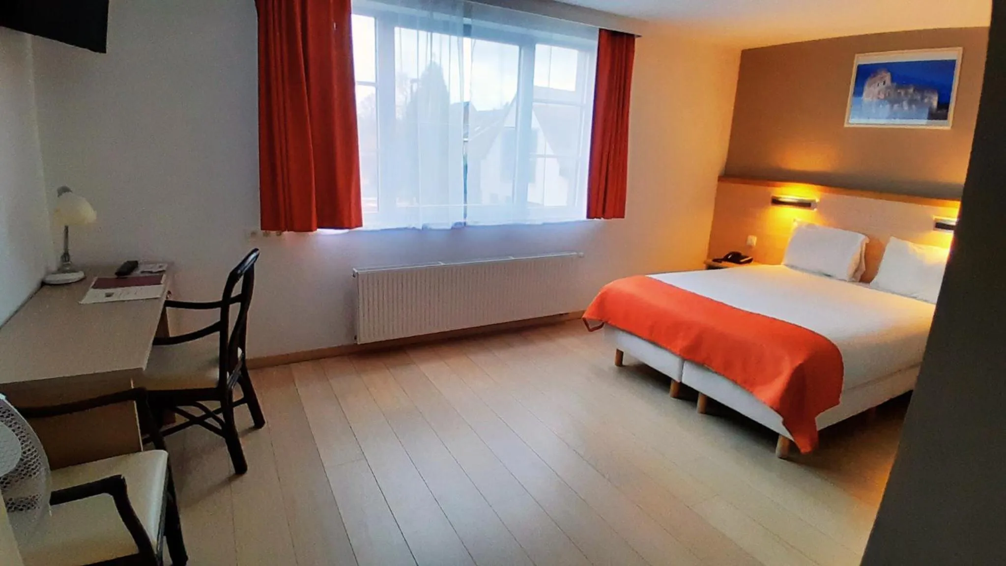 Photo of the whole room, Bed in Hotel Taormina Brussels Airport