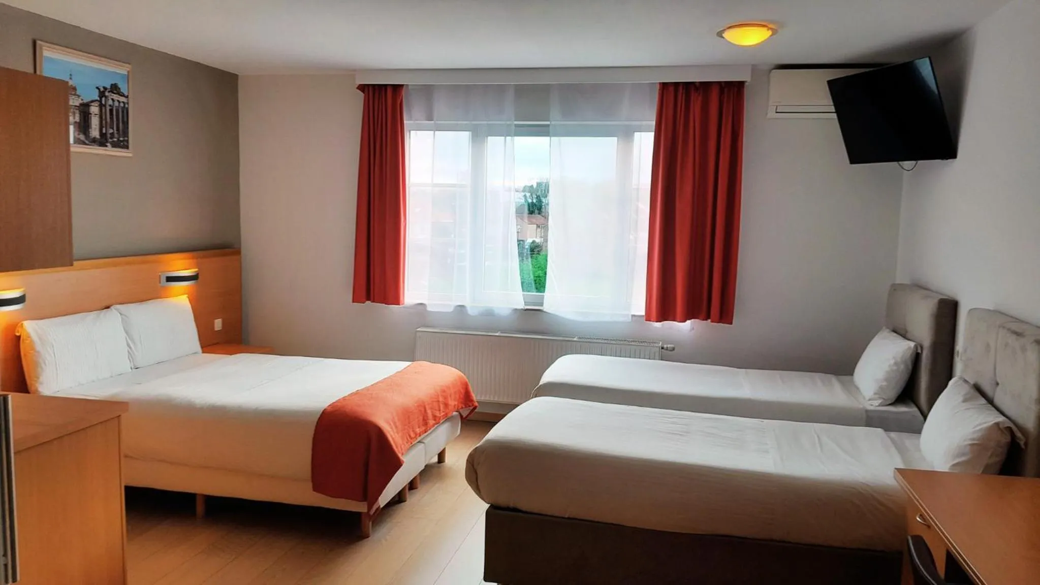 Bed in Hotel Taormina Brussels Airport