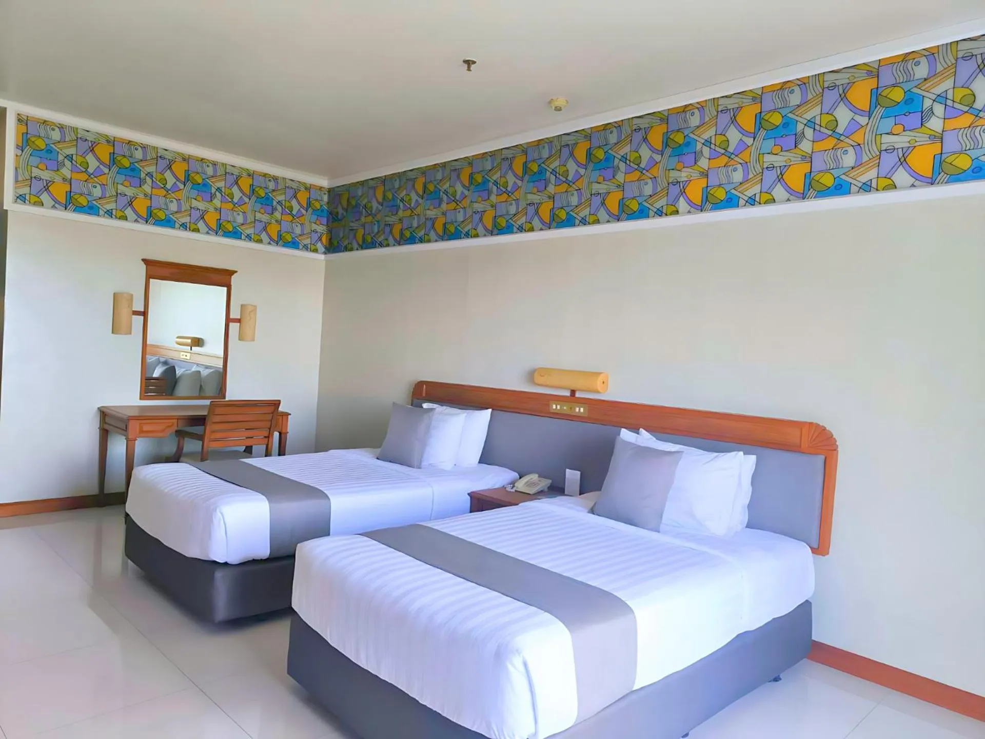 Bed in Pattaya Park Beach Resort