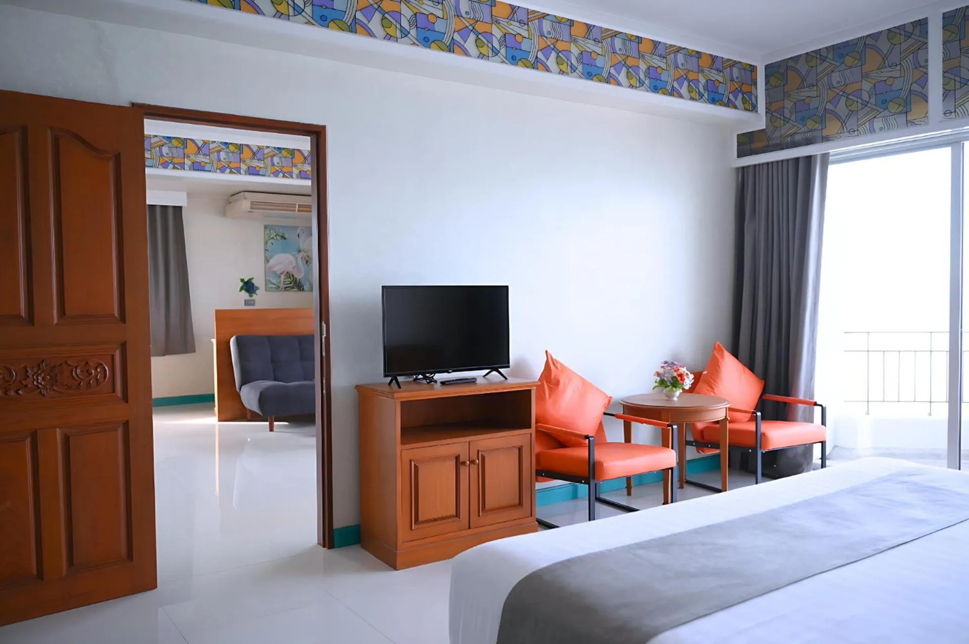 Bed in Pattaya Park Beach Resort