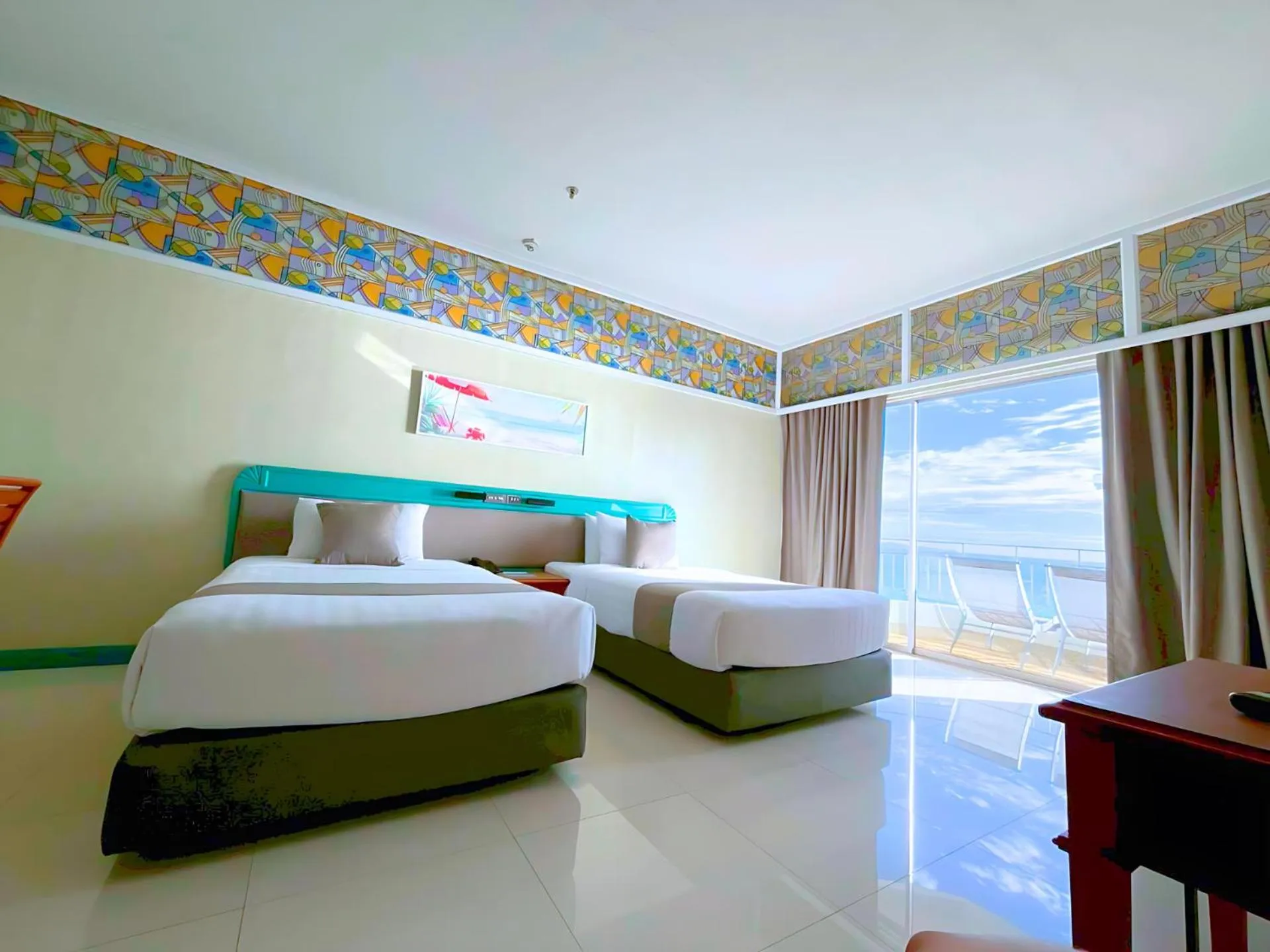Bed in Pattaya Park Beach Resort