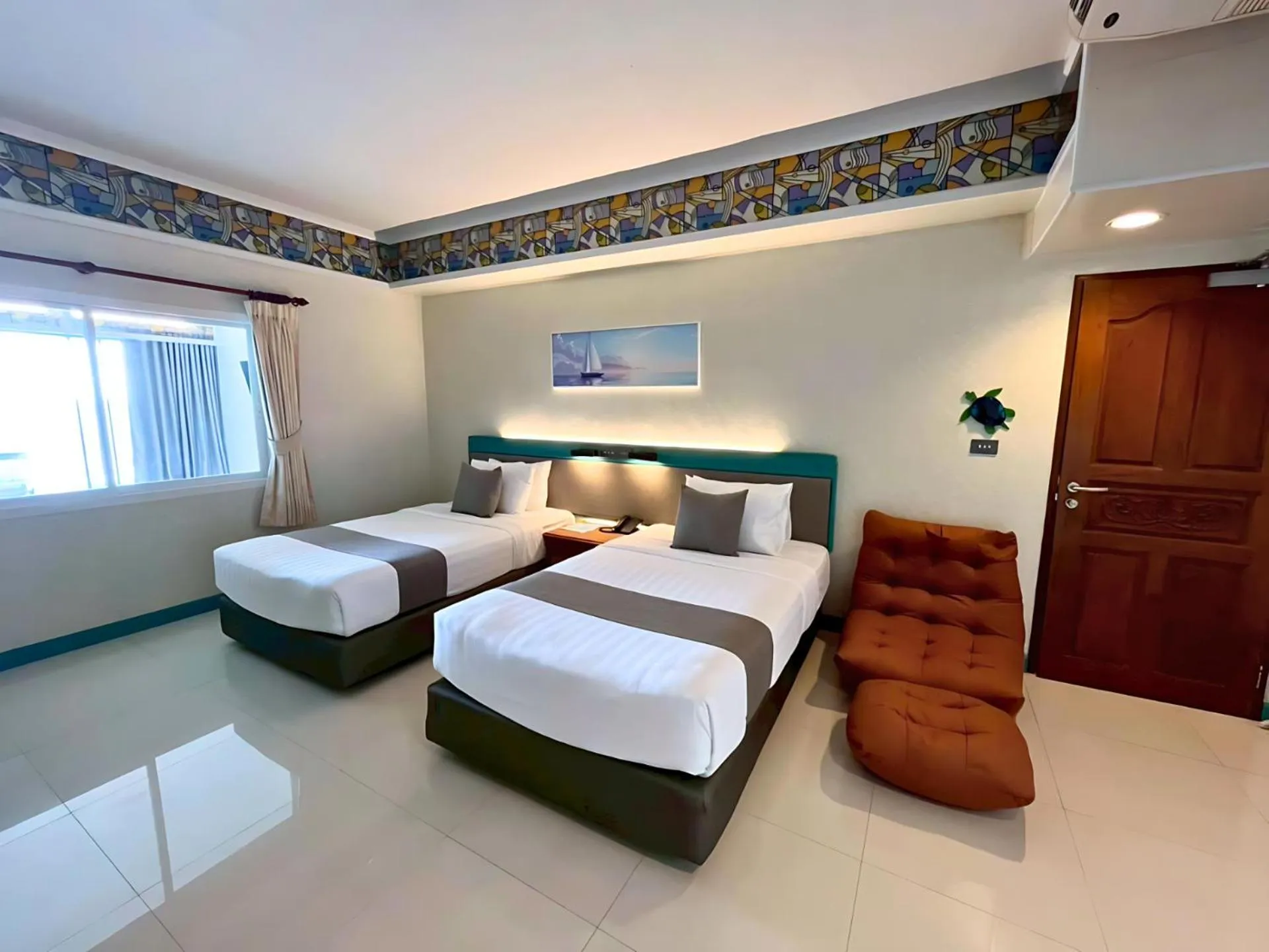 Bed in Pattaya Park Beach Resort