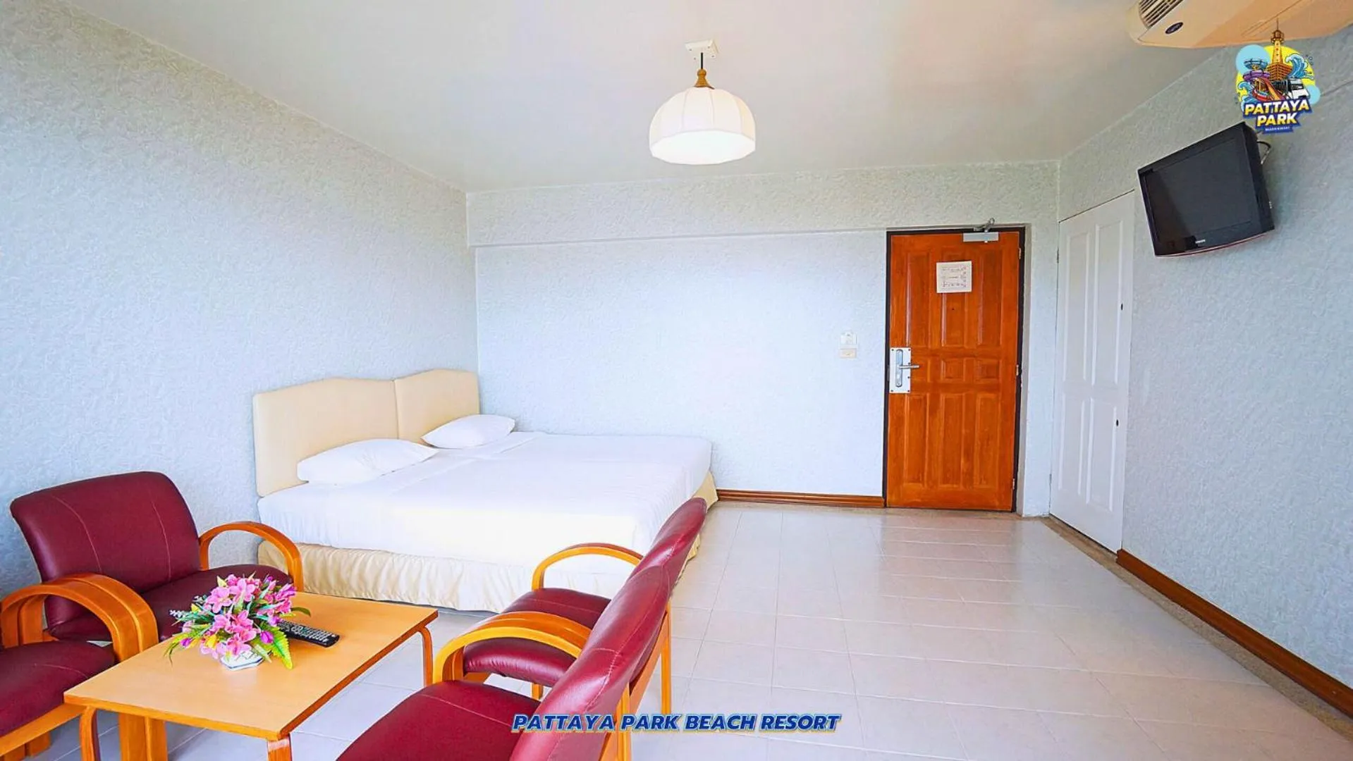 Photo of the whole room in Pattaya Park Beach Resort