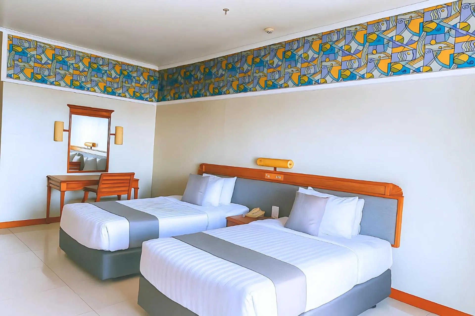 Bed in Pattaya Park Beach Resort