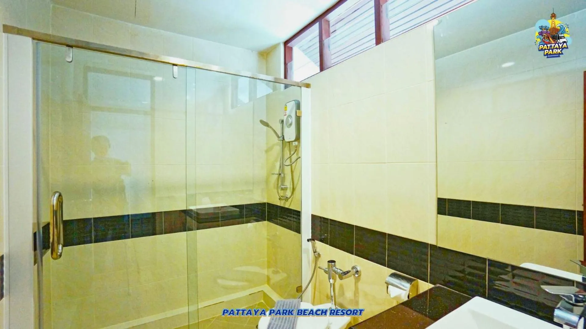 Living room in Pattaya Park Beach Resort